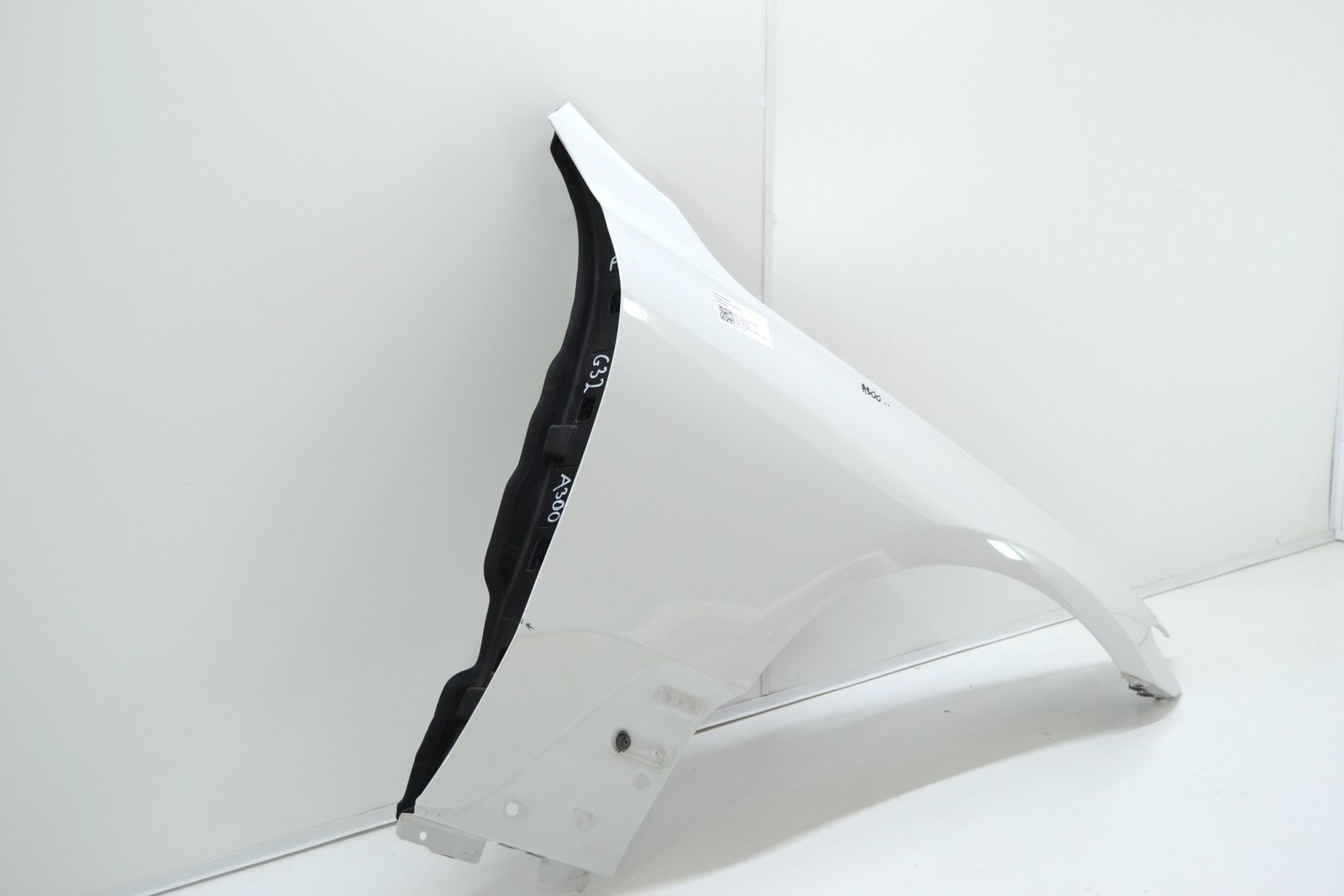 7481062 Крило переднє праве bmw G32 (колір a300)