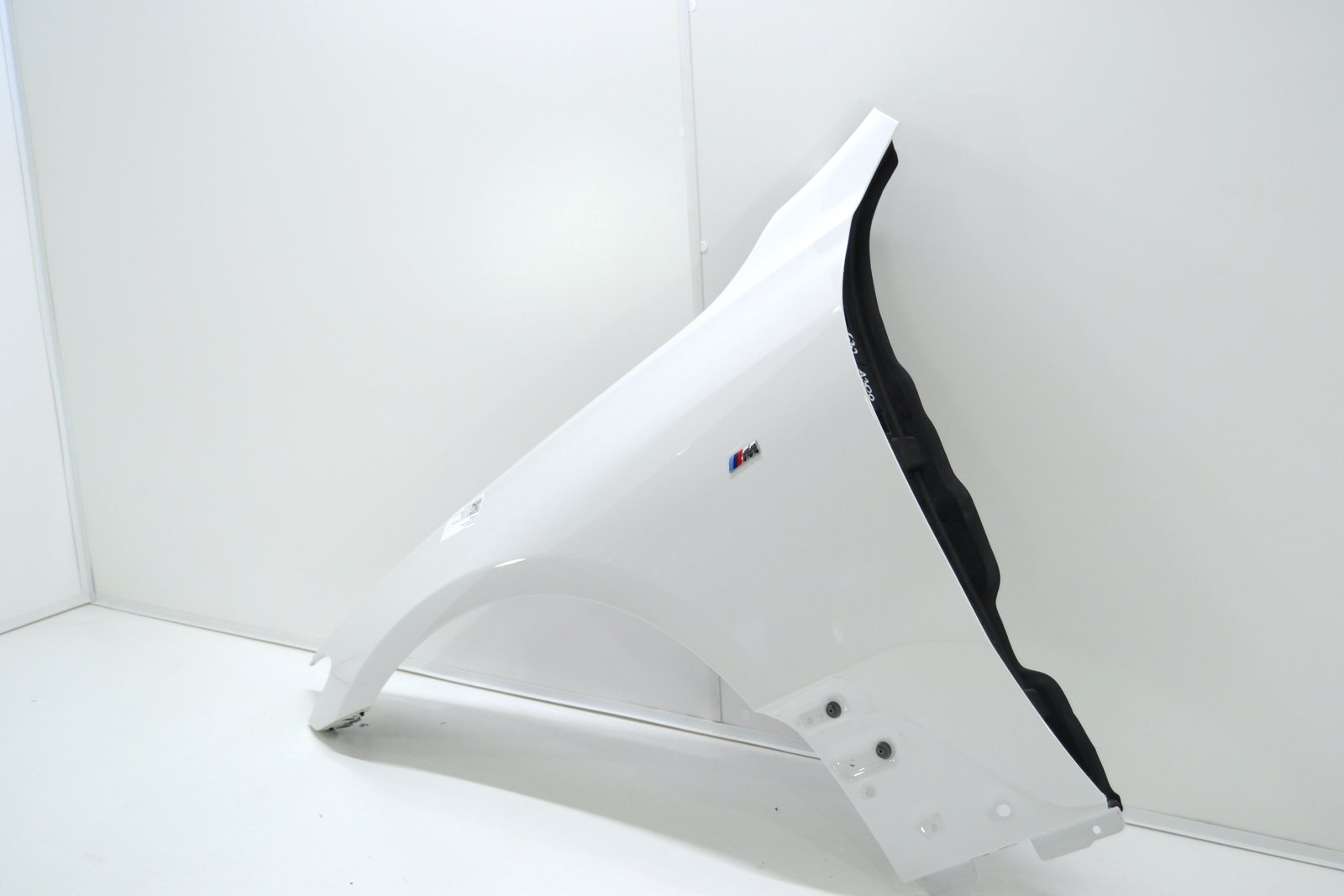 7481061 Крило переднє ліве bmw G32 (колір a300)