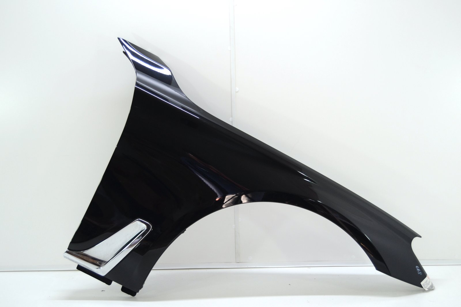 7427514 Крило переднє праве bmw G11 G12 (колір 668)