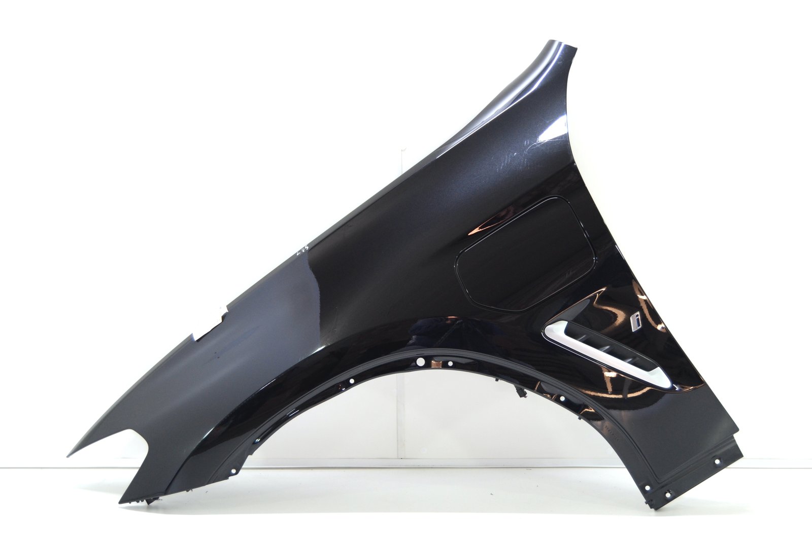 7930977 Крило переднє ліве bmw G01 G02 HYBRID (колір 475)