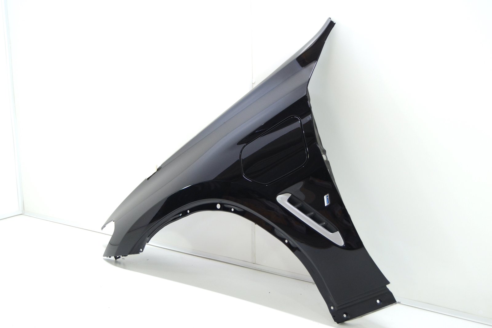 7930977 Крило переднє ліве bmw G01 G02 HYBRID (колір 475)