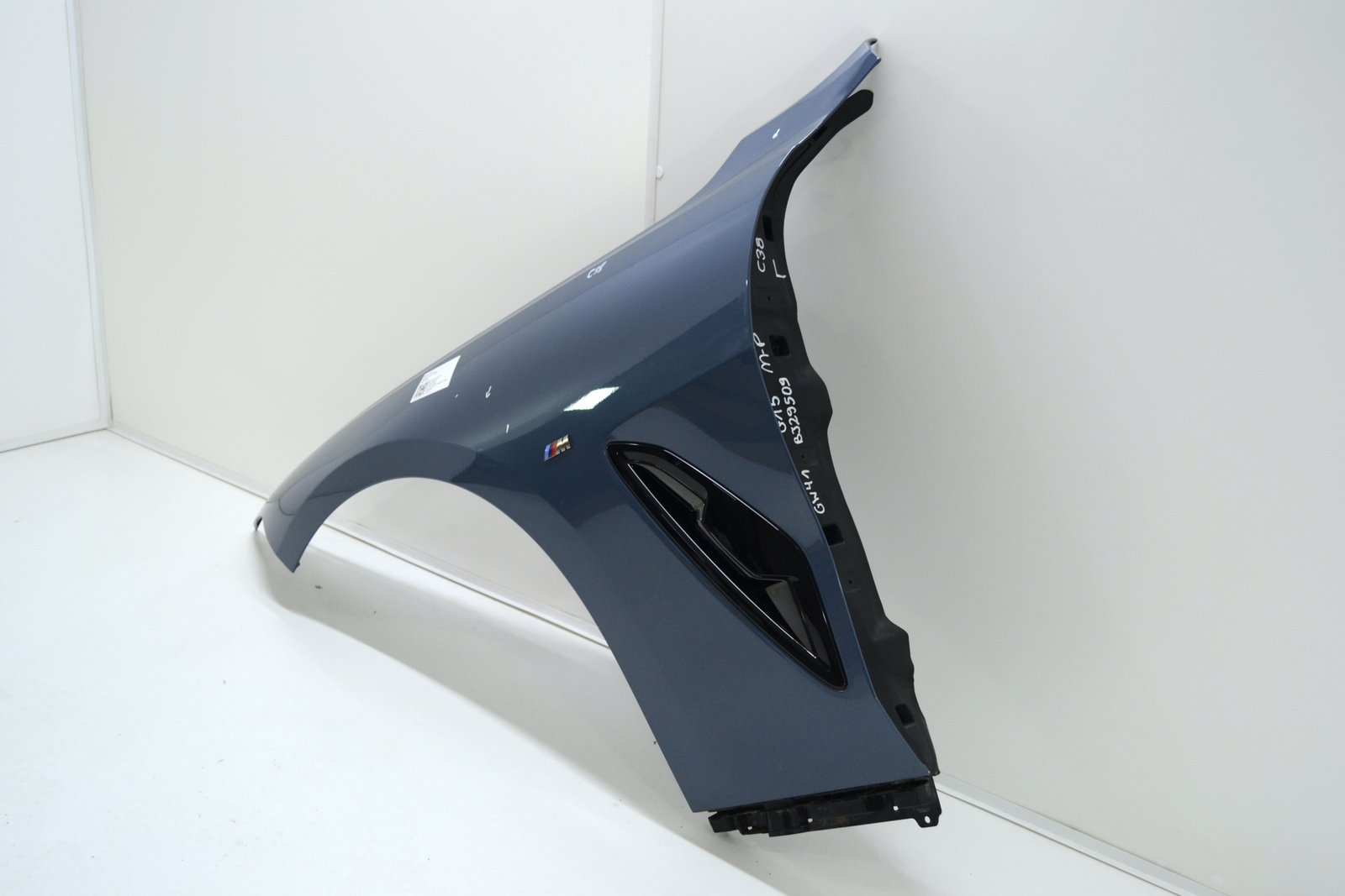 9491429 Крило переднє ліве bmw G15 G16 (колір c38)