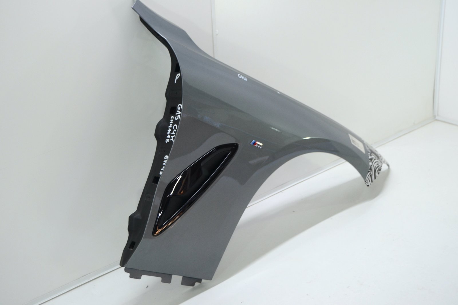 9491430 Крило переднє праве bmw G15 G16 (колір c4w)