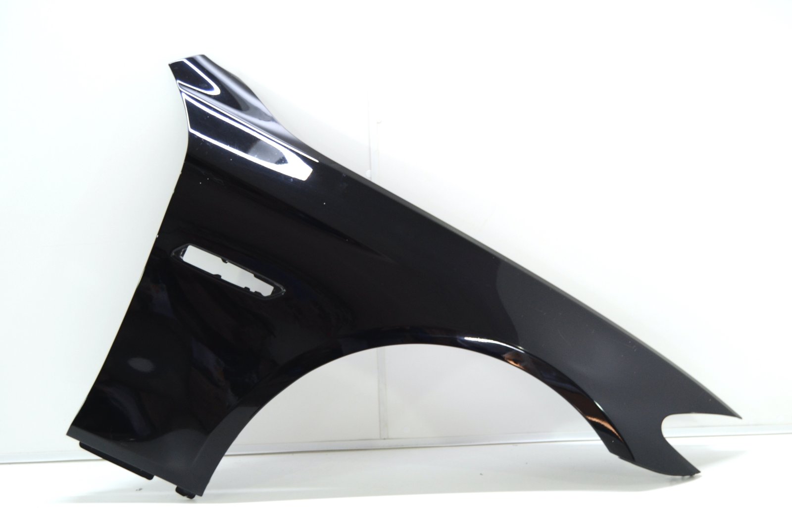 7248660 Крило переднє праве bmw F10 F11 (колір 668)