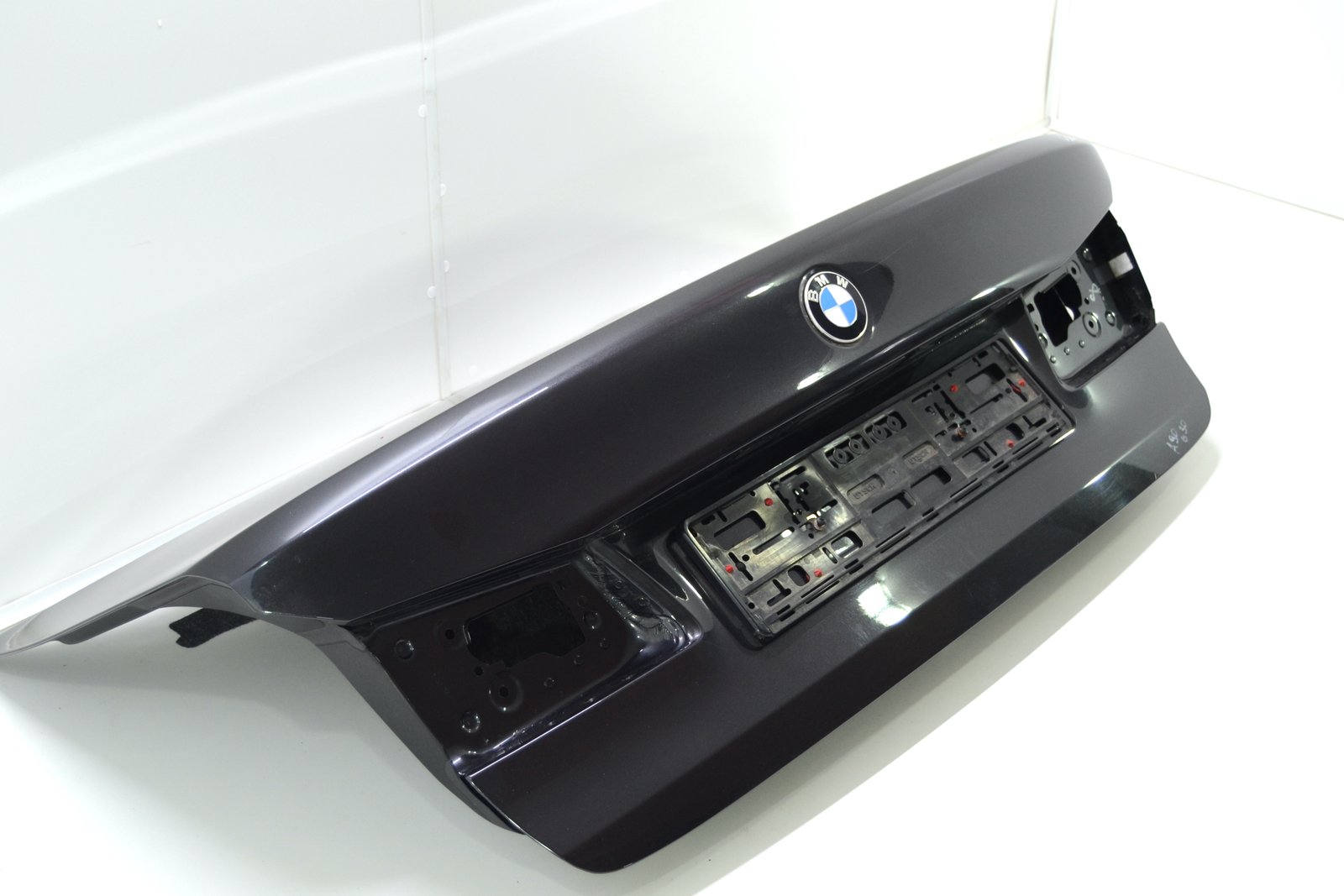 7440695 7454262 Кришка багажника bmw G30 (колір a90)