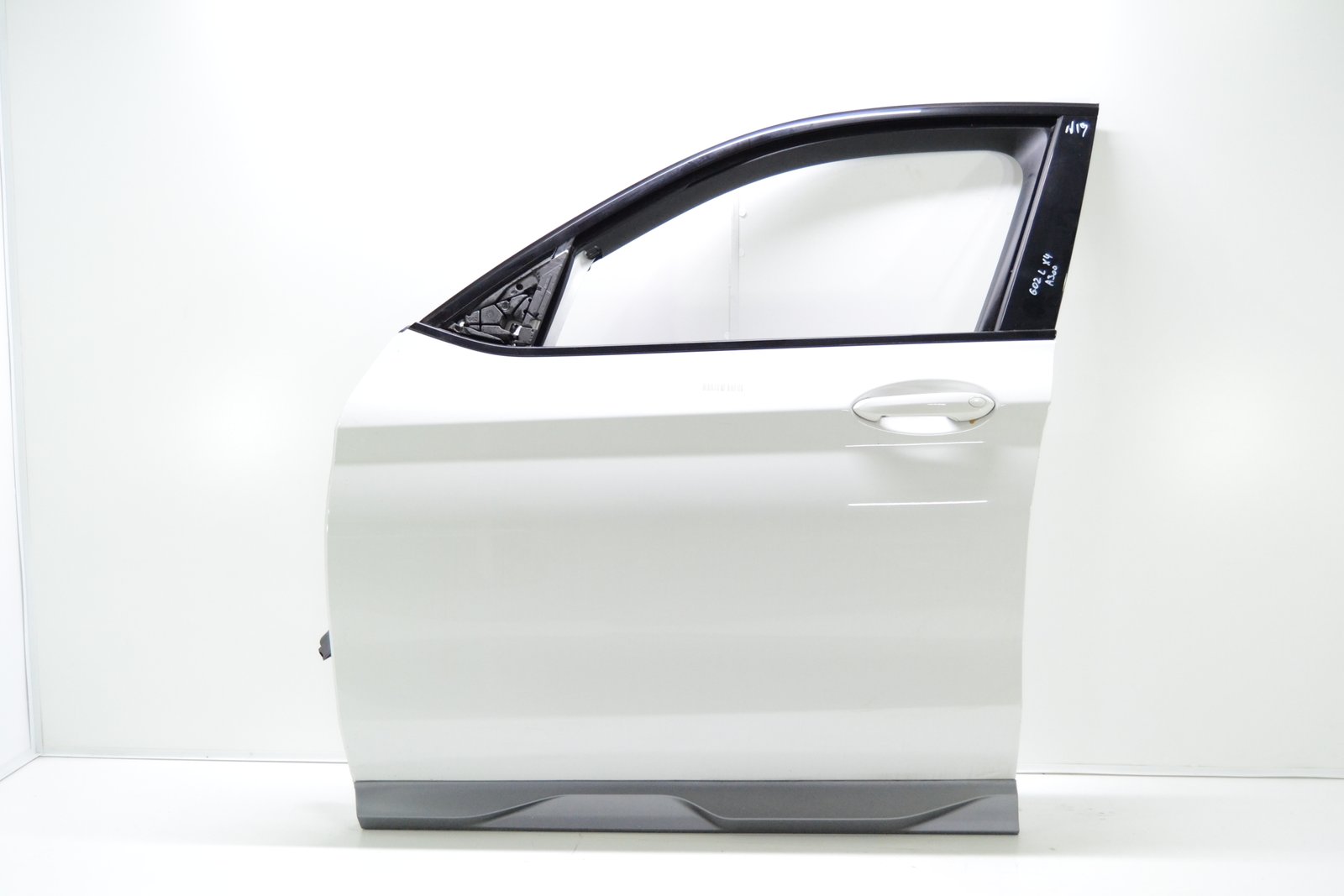 7478339 Двері передні ліві bmw G02 (колір а300)