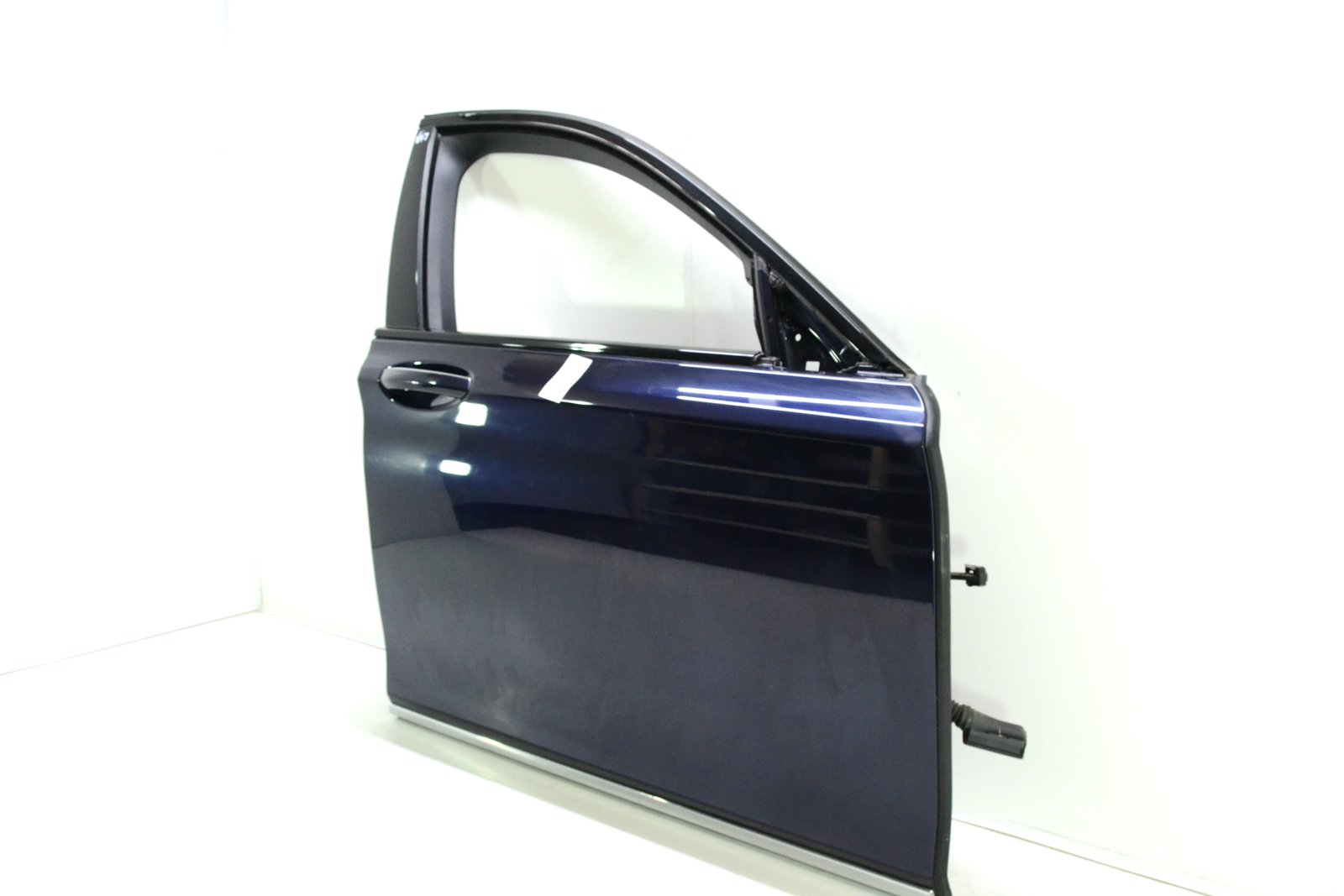 7423700 Двері передні праві bmw G11 G12 ( колір a89)