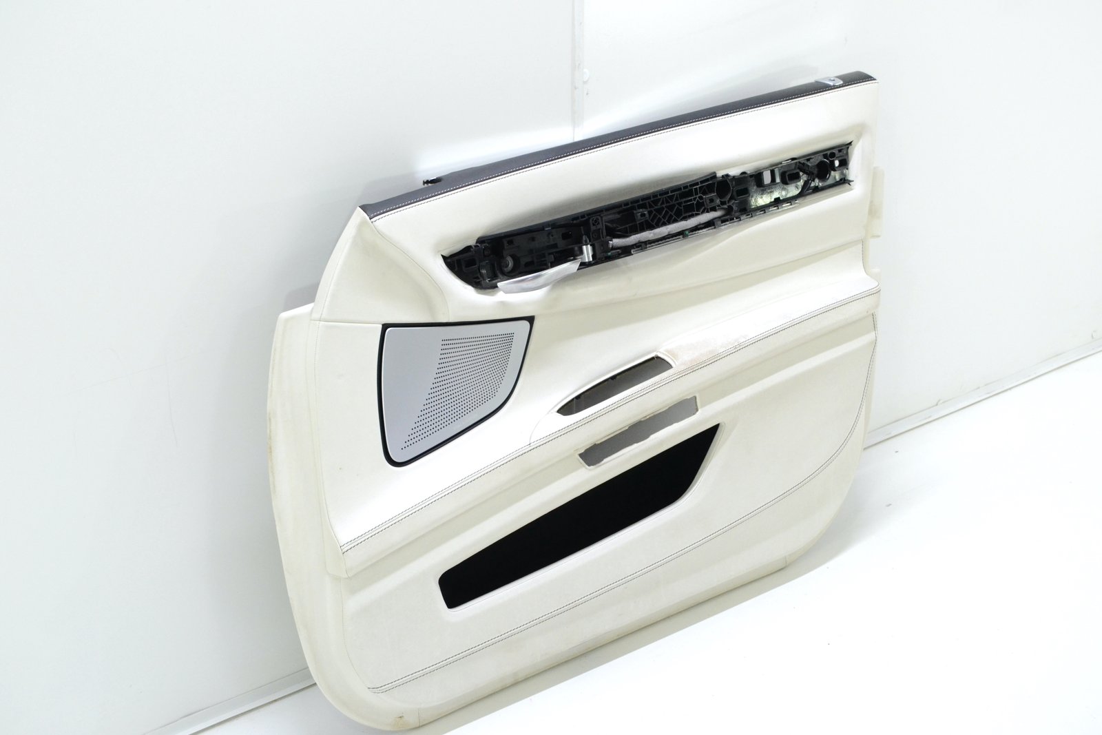 Карта дверей передня права bmw F01 (white nappa)