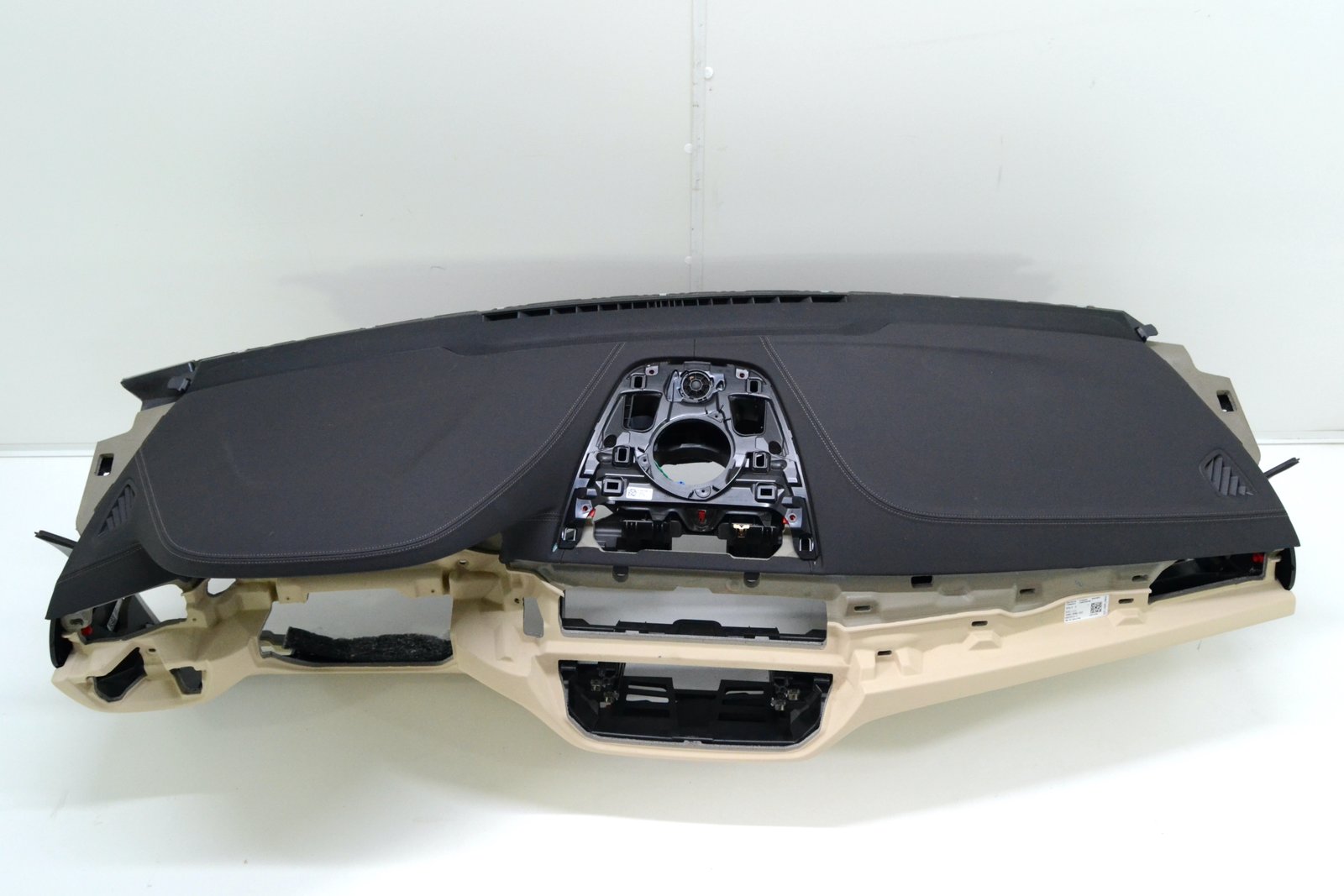 6832913 Торпедо bmw G32 schwarz, camberrabe (without hud)