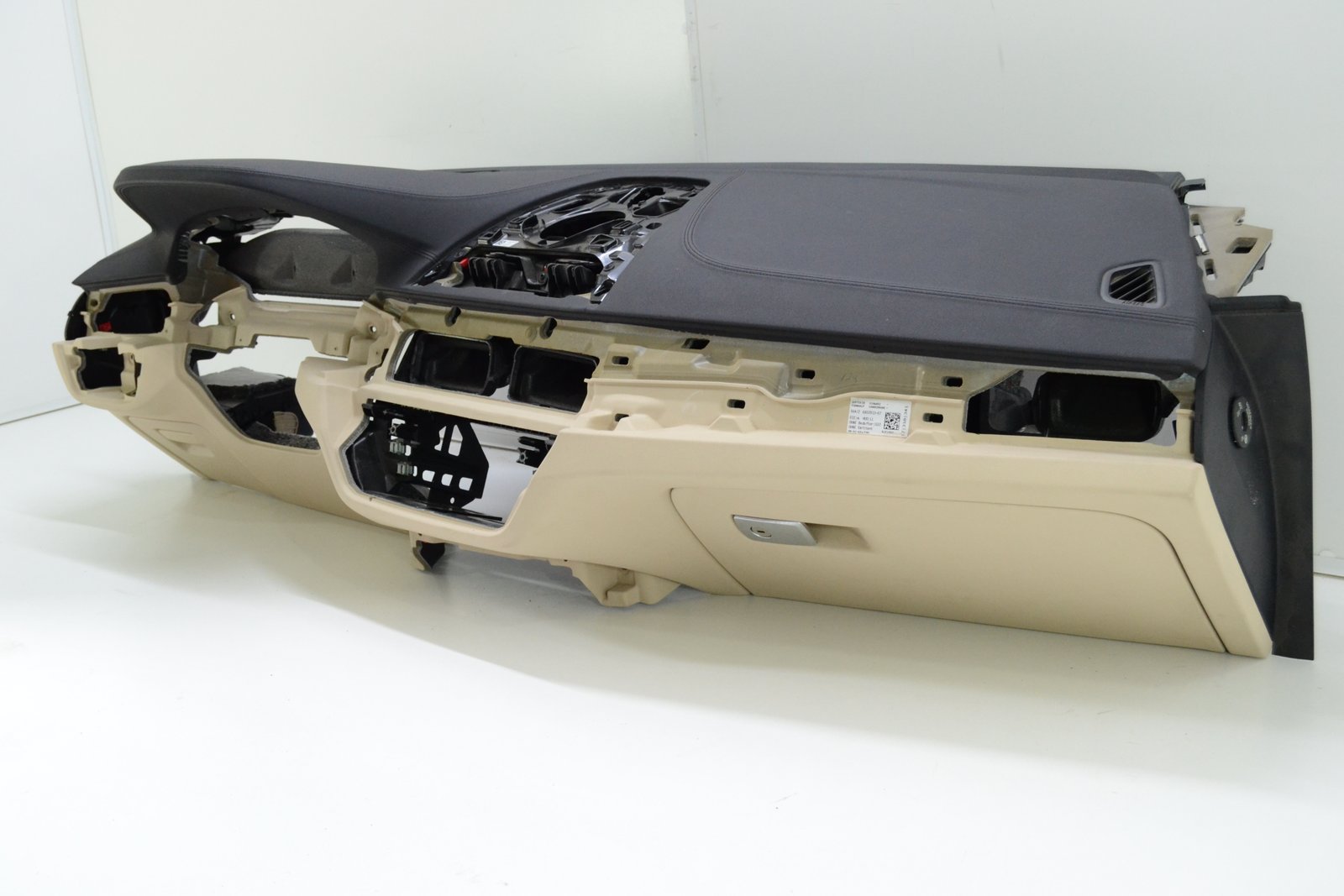 6832913 Торпедо bmw G32 schwarz, camberrabe (with hud)