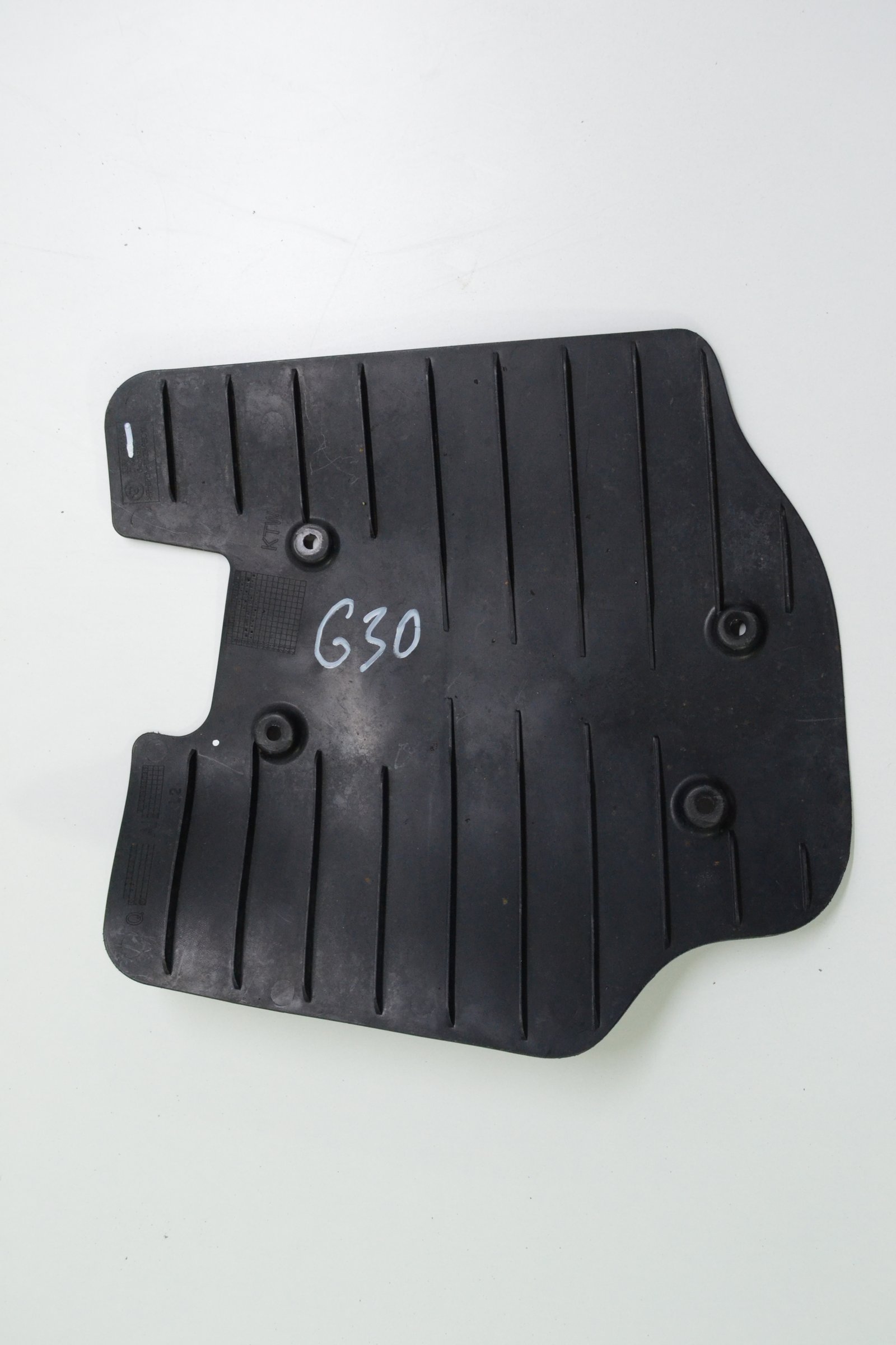 6861143 Захист bmw G11 G12 G14 G16 G30