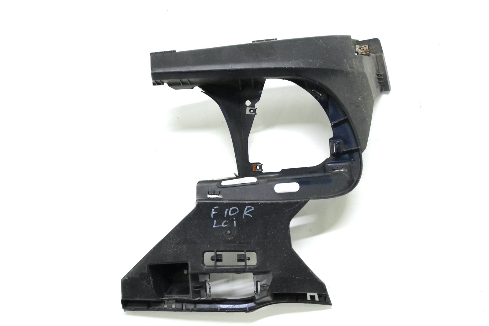 7311752 Кронштейн бампера bmw F10 lci