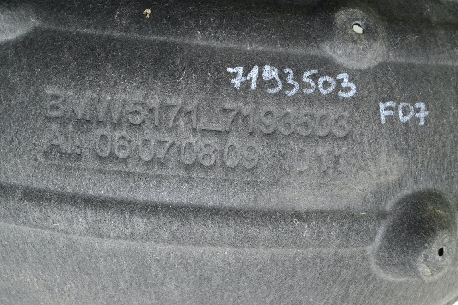 7193503 Підкрилок задній лівий bmw F07 