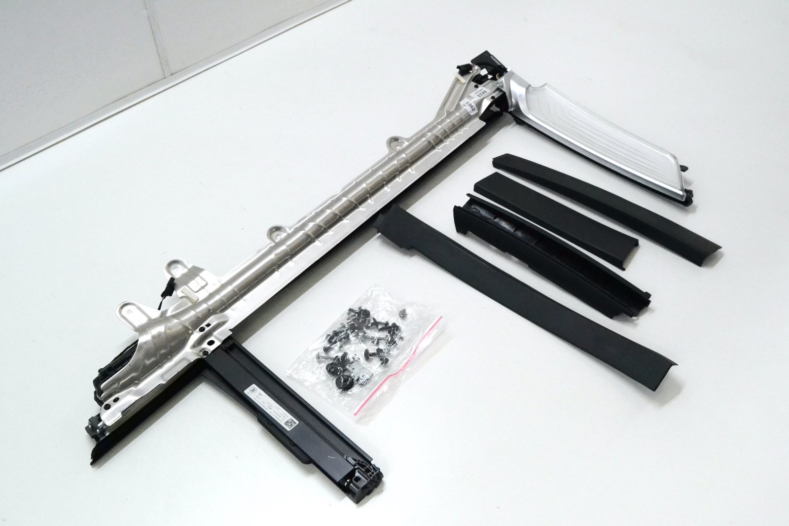 7338012 7398910 7377312 Шторка дверей права bmw G12 