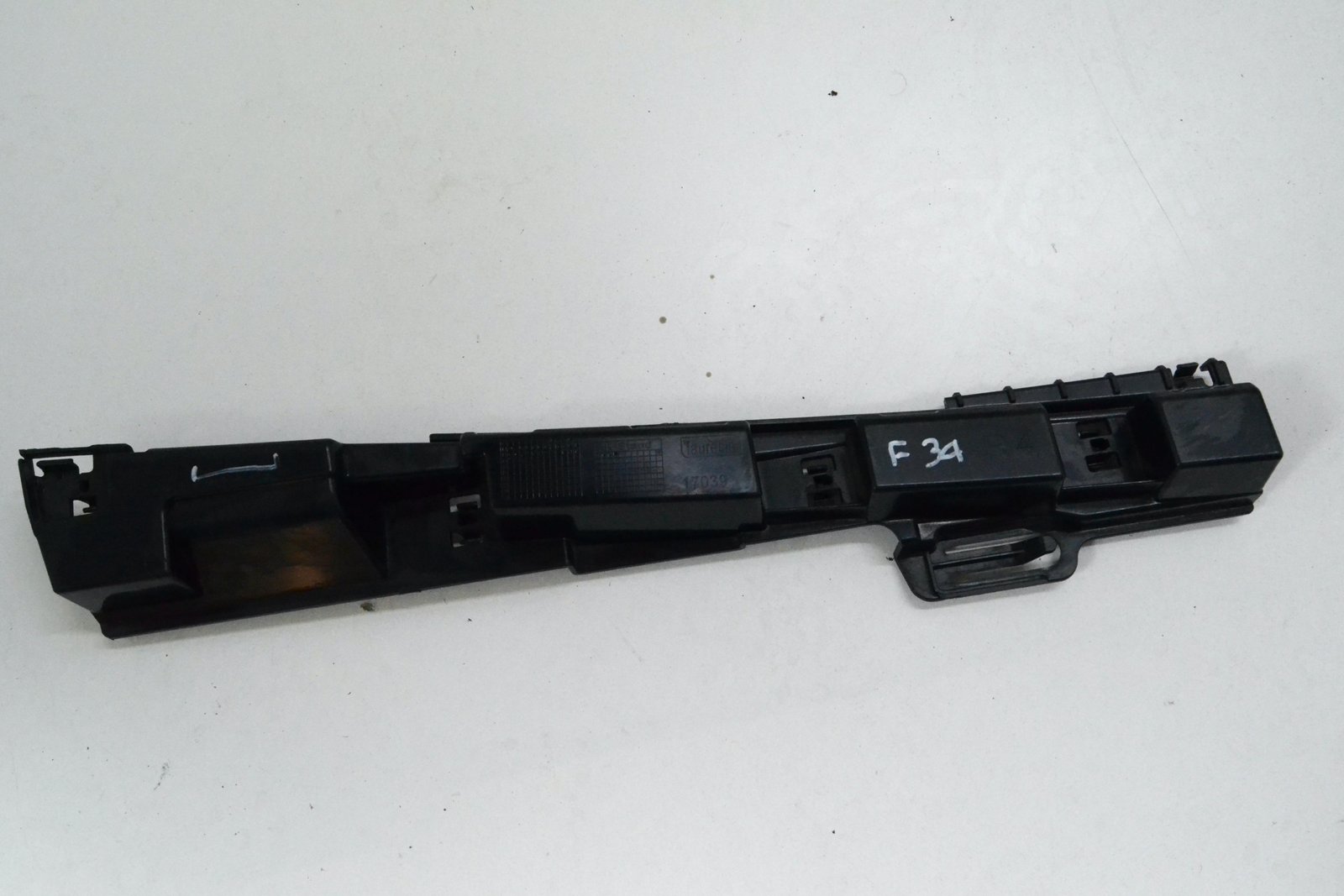 7293744 Кріплення порога bmw F34