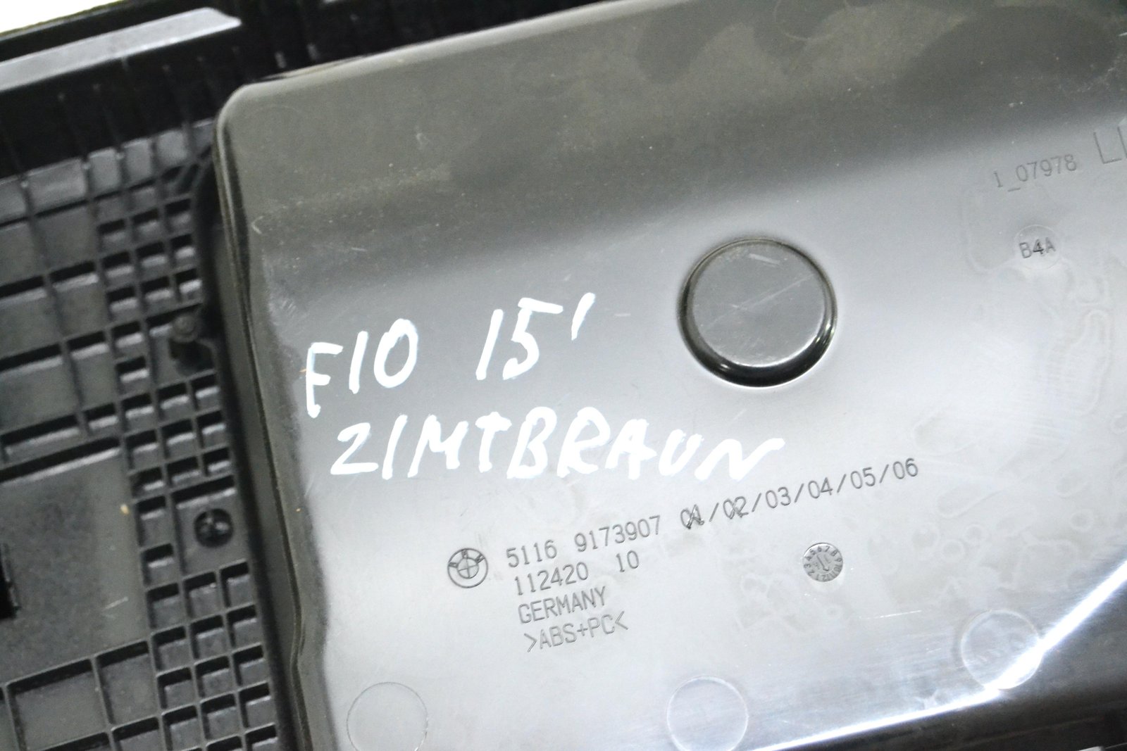 9166683 Бардачок bmw F10 