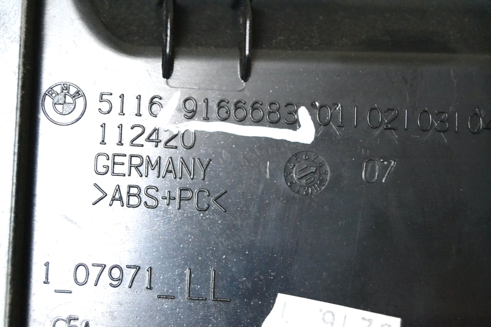 9166683 Бардачок bmw F10 