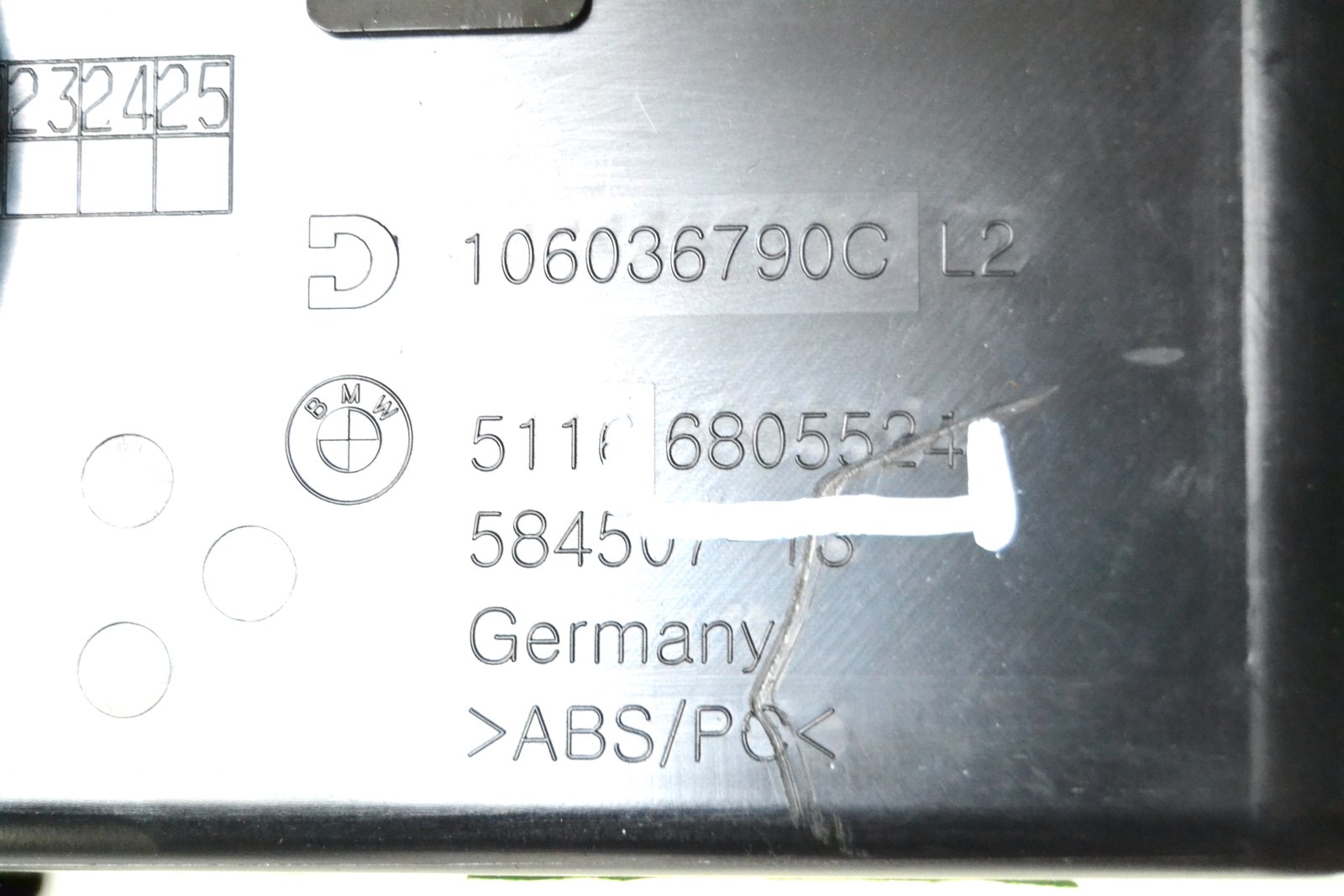 6805524 Бардачок bmw F20 G28 G80