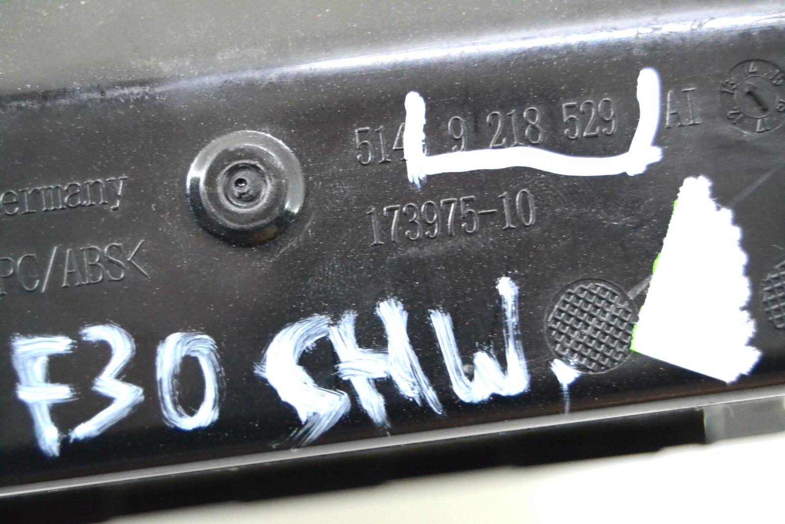 9218529 Бардачок bmw F30 F31 F36