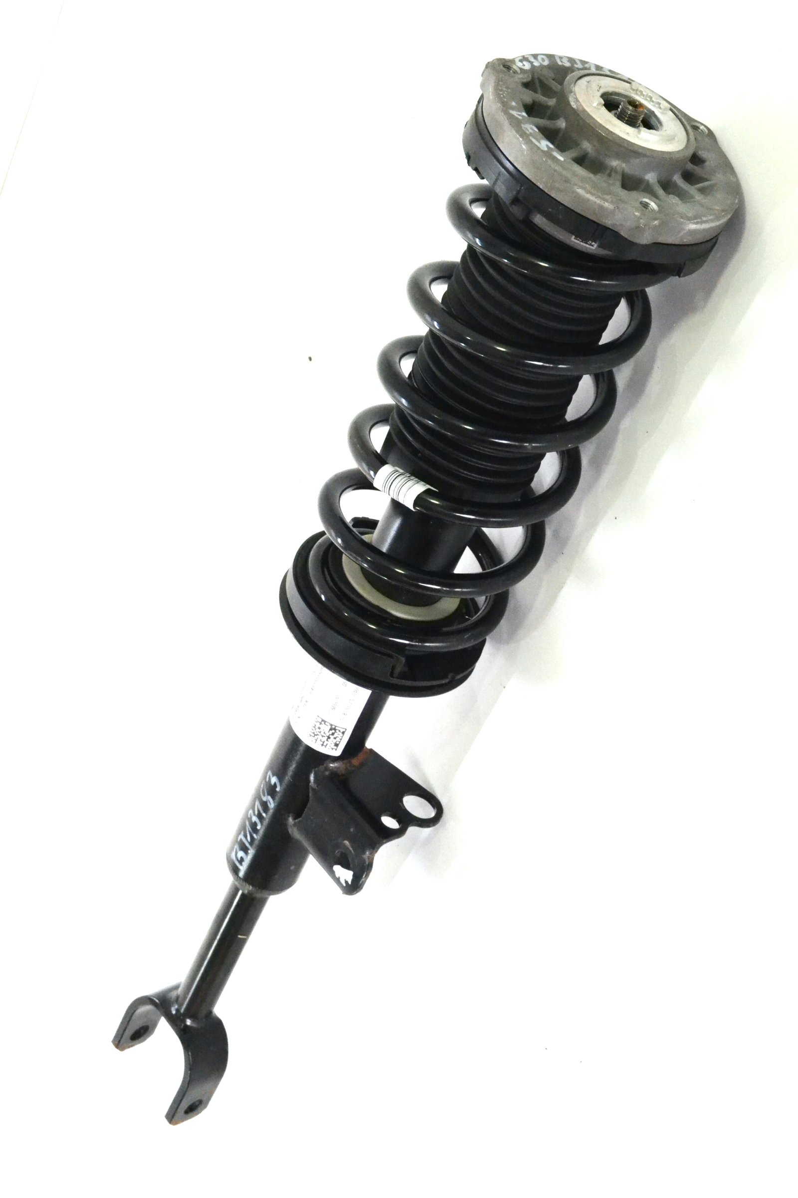 6866591 Передня стійка амортизатора ліва bmw G30