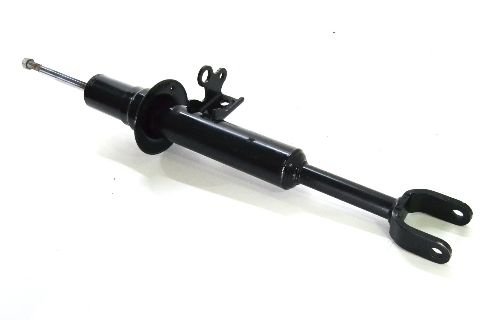 6775576 Стійка амортизатора передня права bmw F10 F11