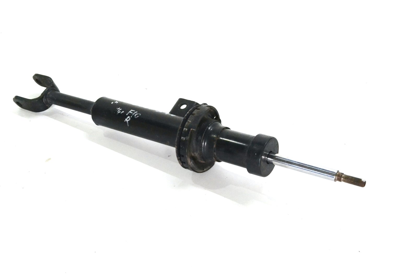 6775576 Стійка амортизатора передня права bmw F10 F11