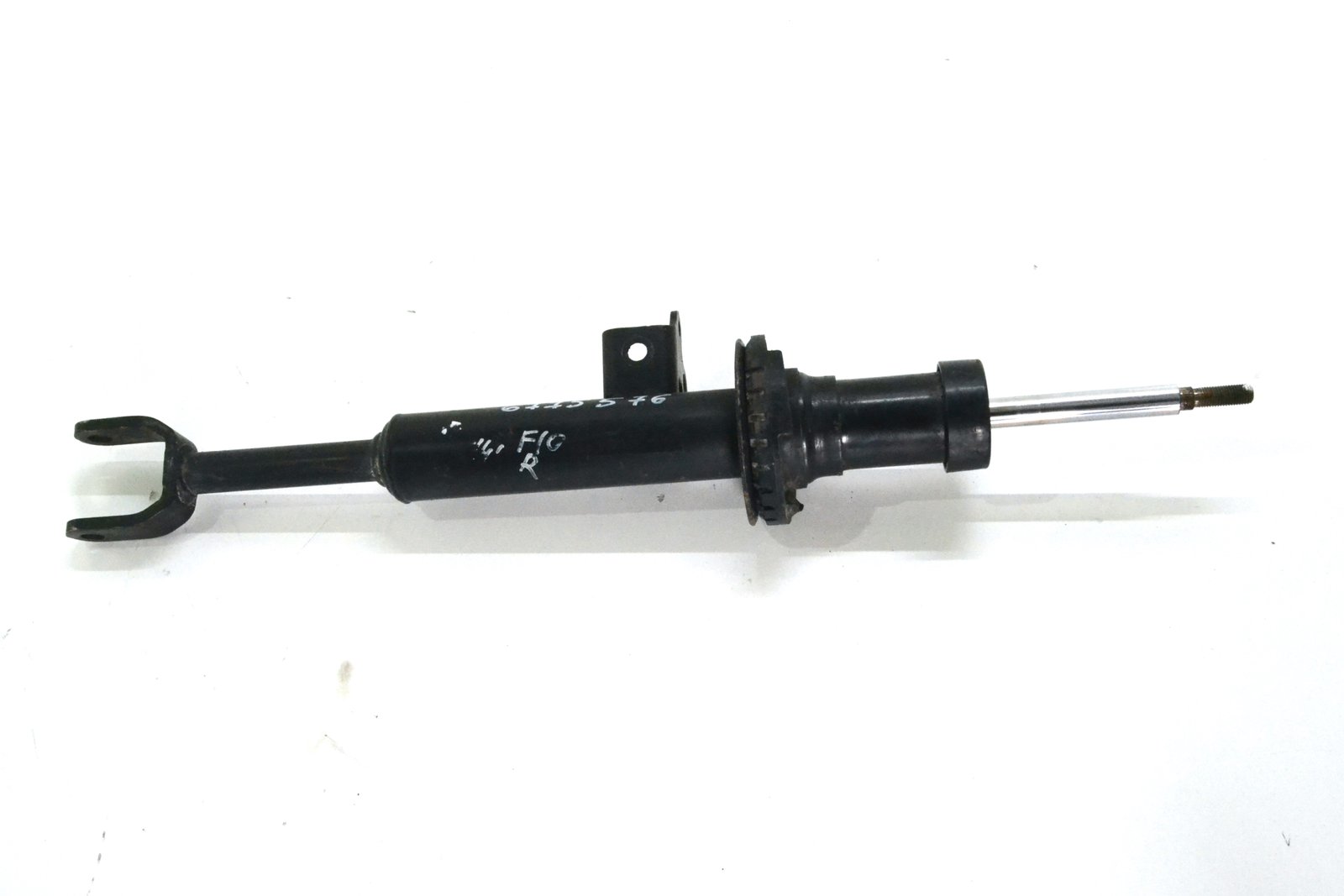 6775576 Стійка амортизатора передня права bmw F10 F11