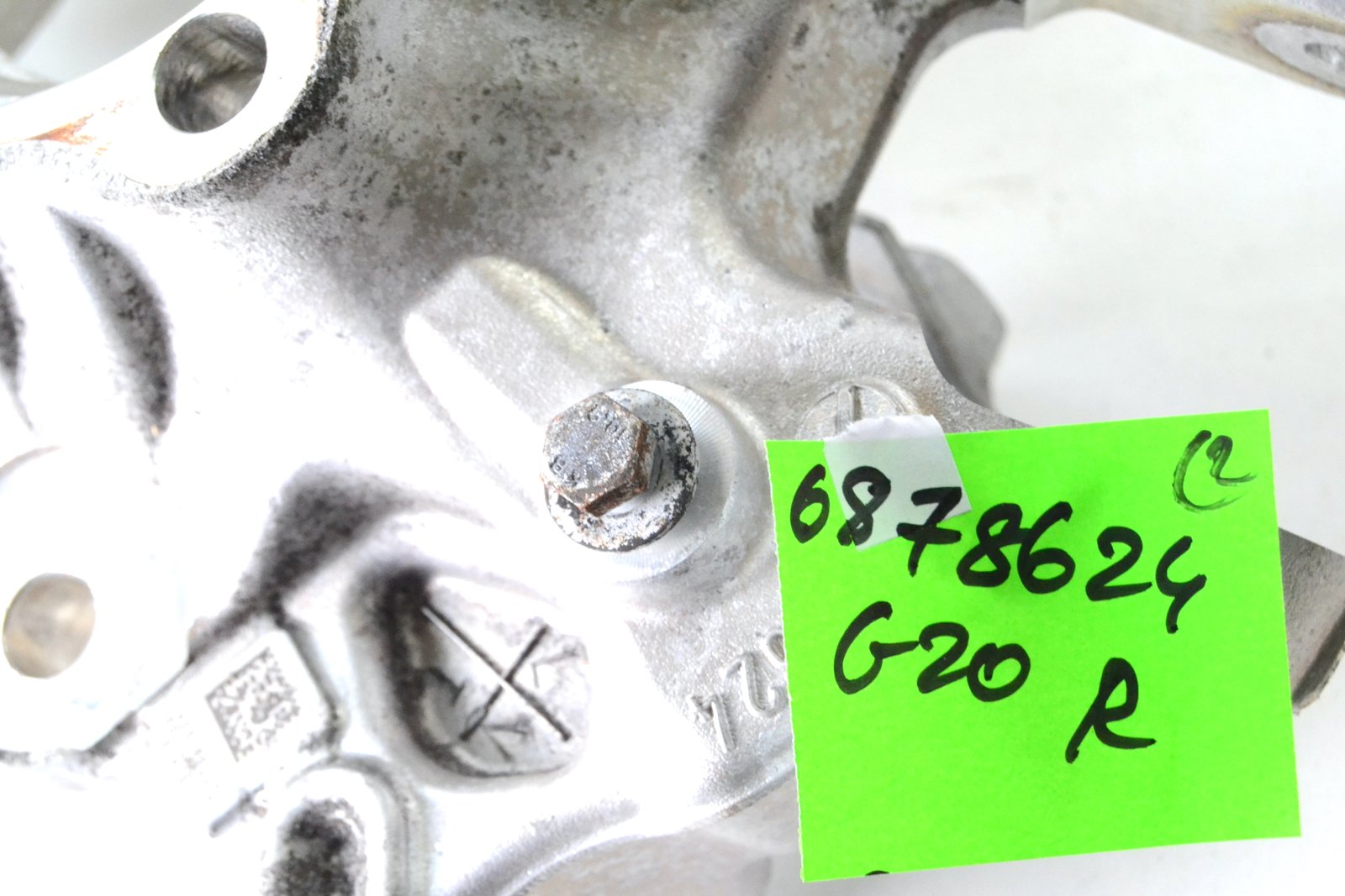 6878624 7126461 Цапфа задня права bmw G20 G21 G28