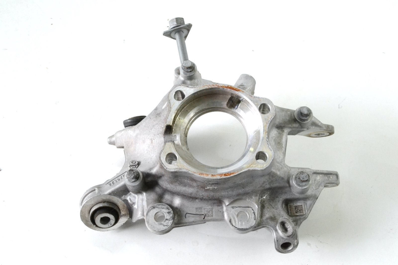 6879526 7127181 Цапфа задня права bmw G22 G23