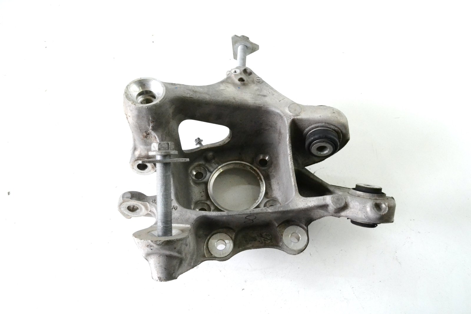 6865662 6861136 Цапфа задня права bmw G11 G12