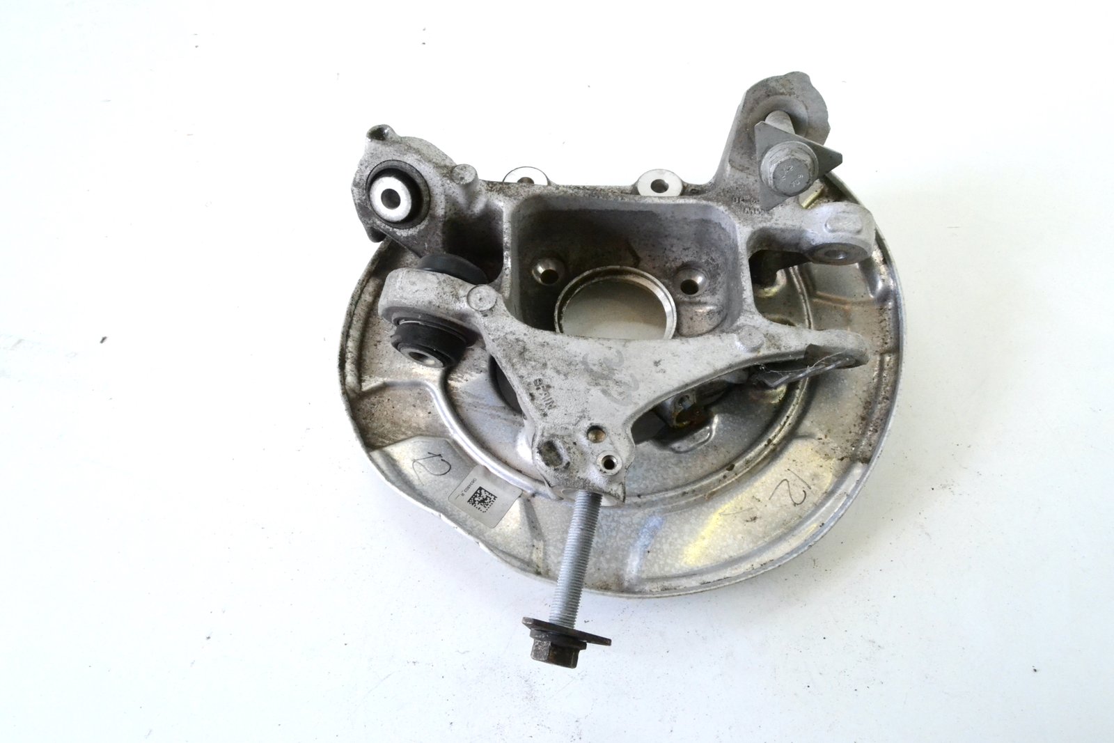 6866334 6861138 Цапфа задня права bmw G31