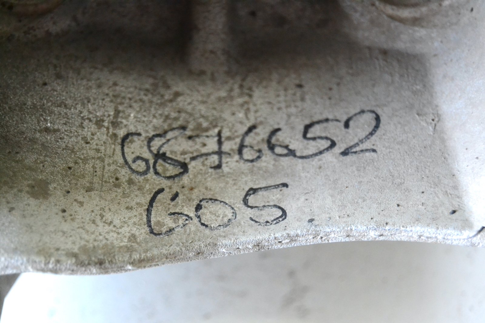 6876654 6876652 Цапфа задня права bmw G05 G06 G07