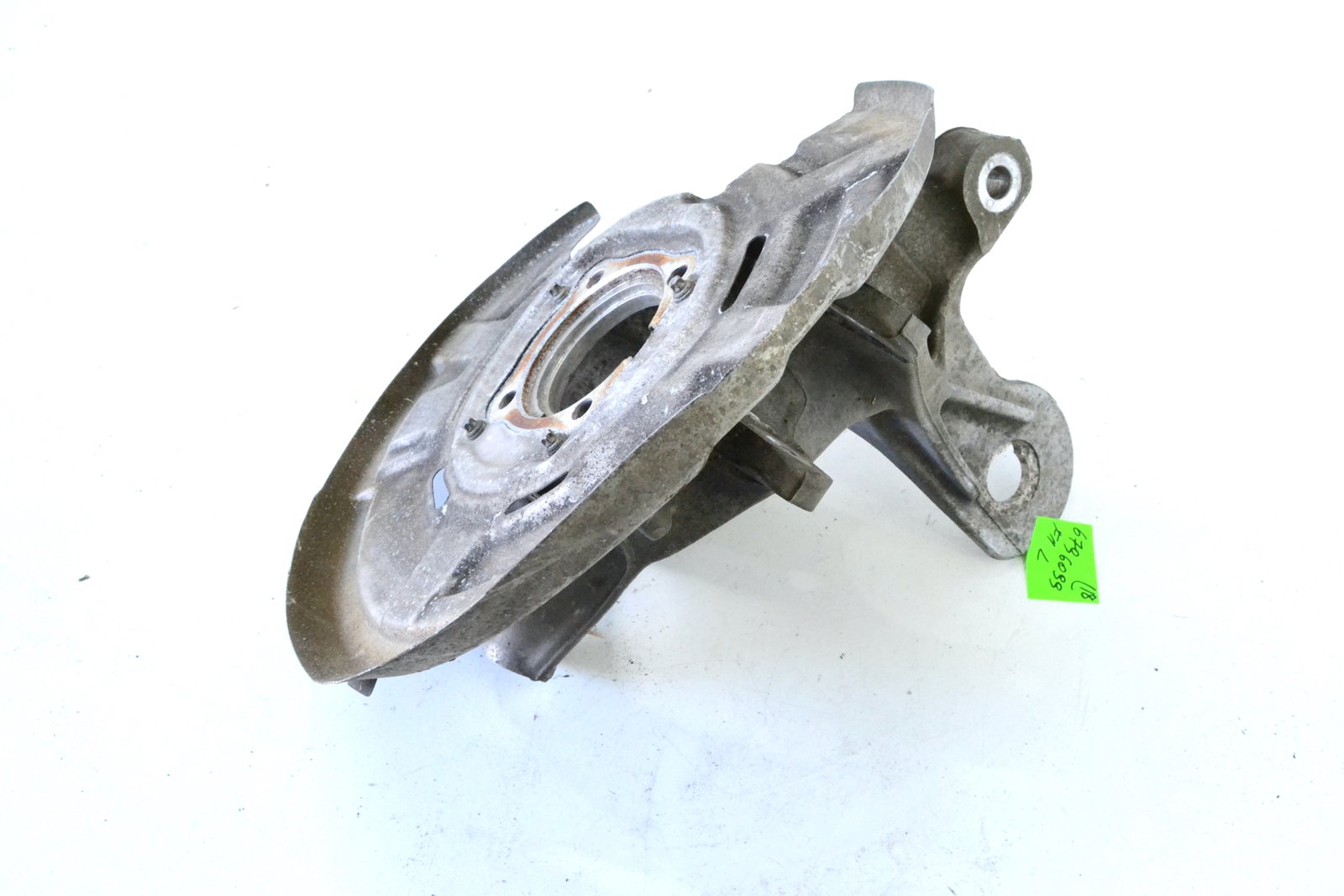 6796099 6780357 Цапфа задня ліва bmw F11