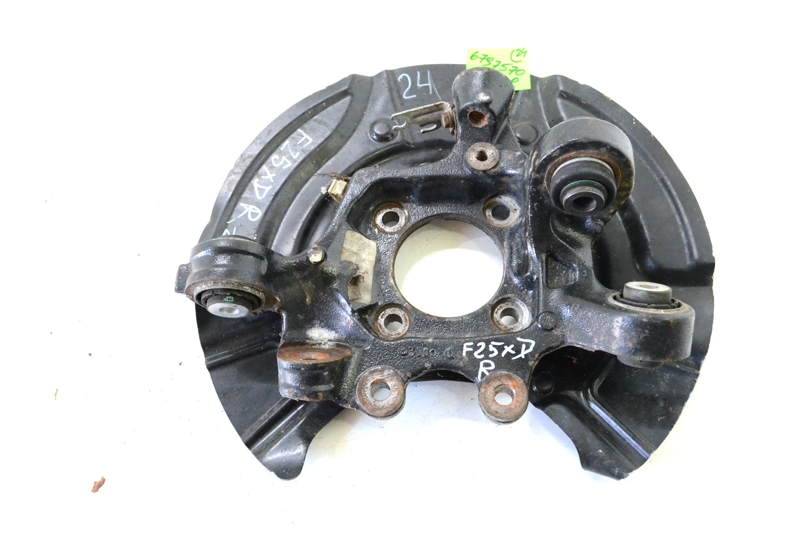 6797570 Цапфа задня права bmw F25 F26