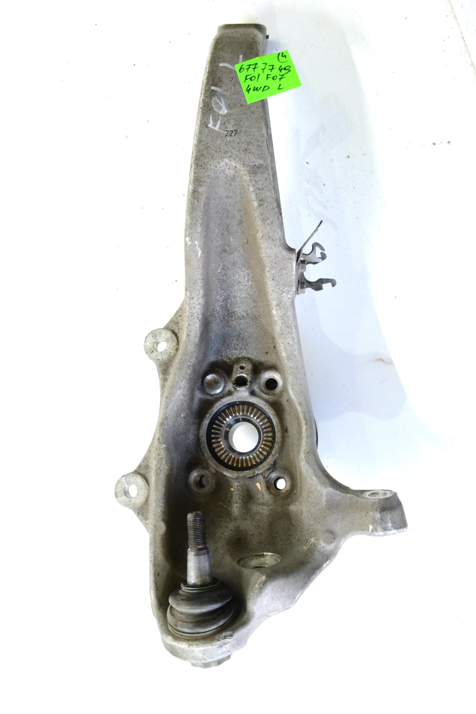 6777749 4082755 Цапфа передня ліва bmw F01 F02 F06 F04 F07 4wd