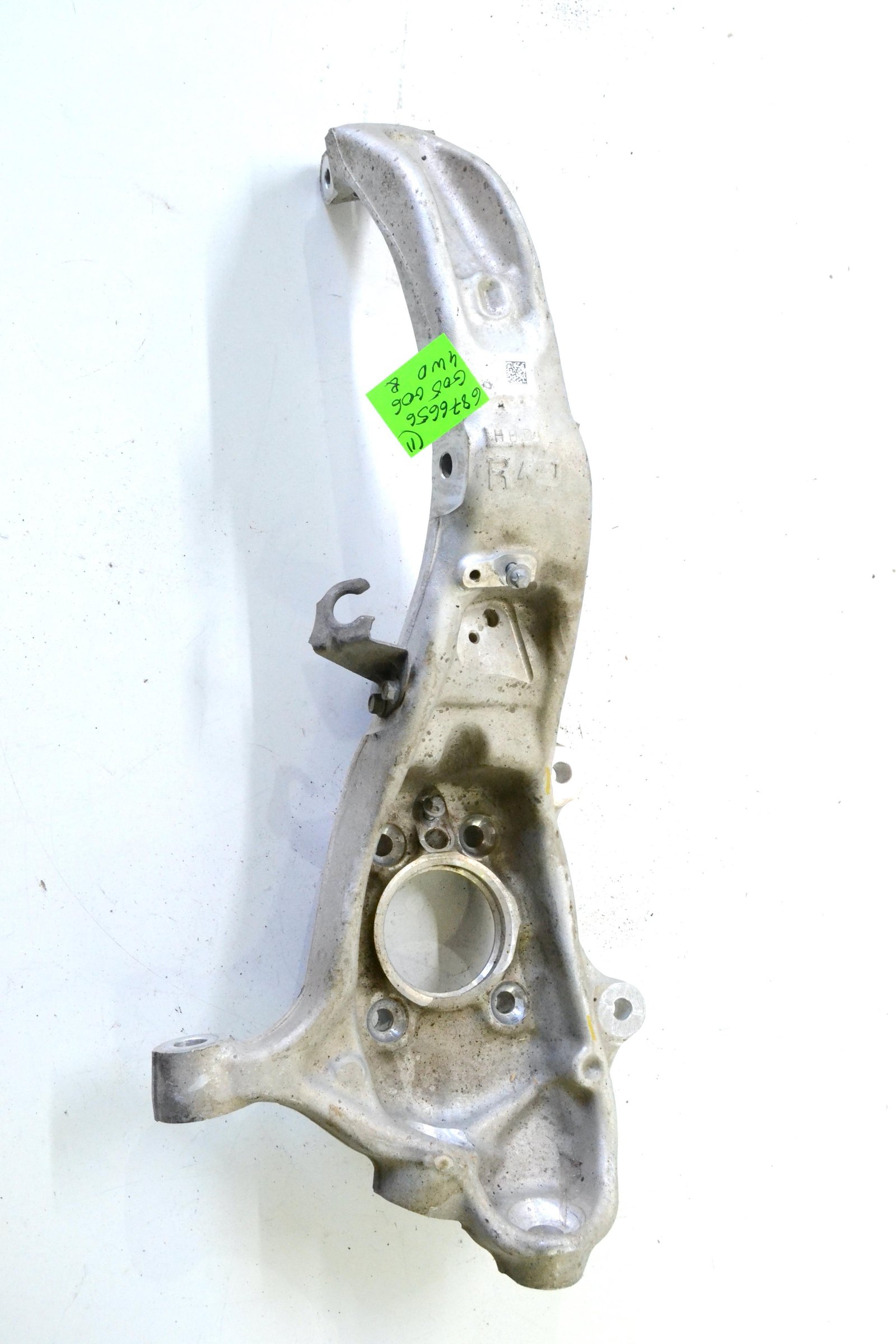 6876656 Цапфа передня права bmw G05 G06 G07