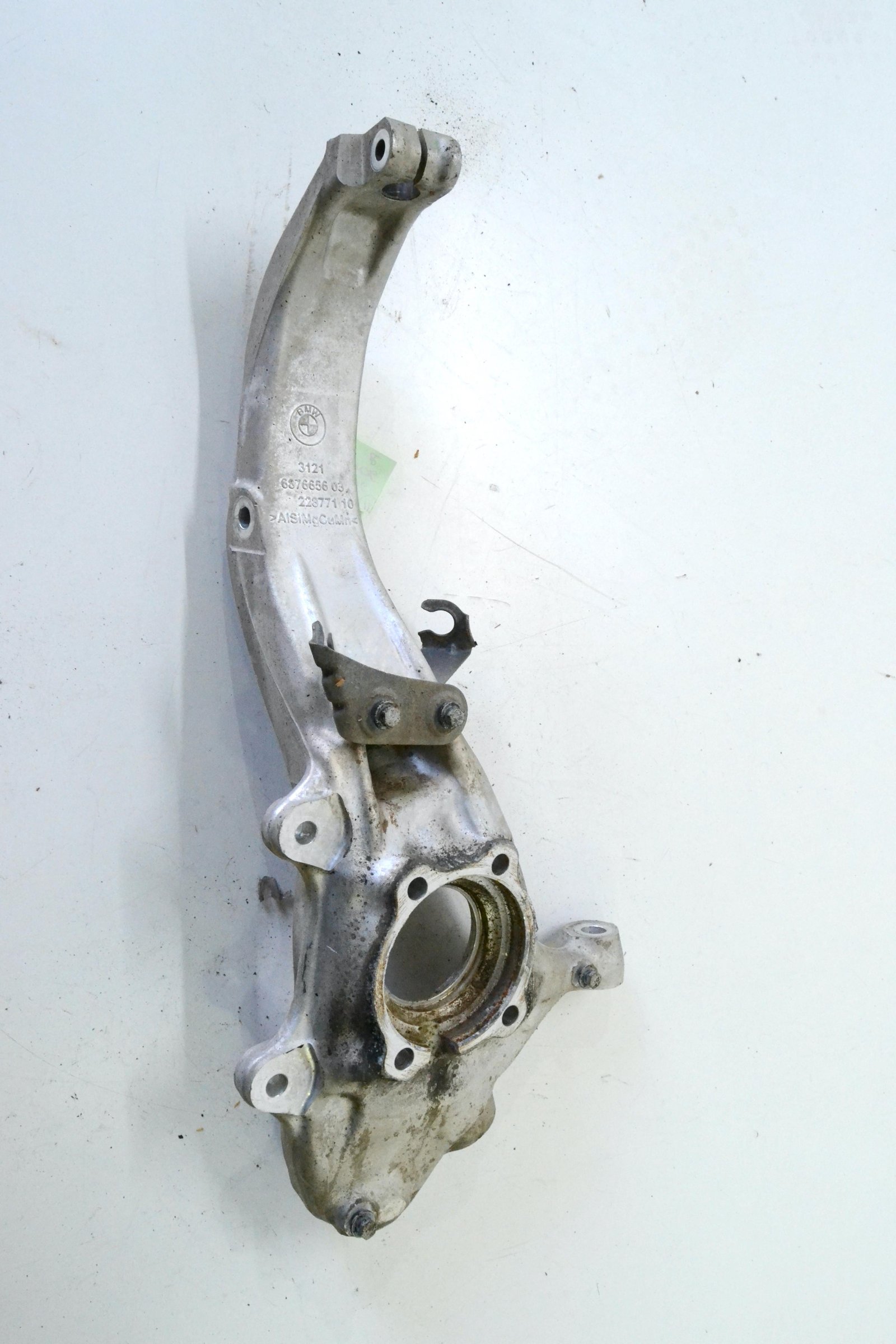 6876656 Цапфа передня права bmw G05 G06 G07