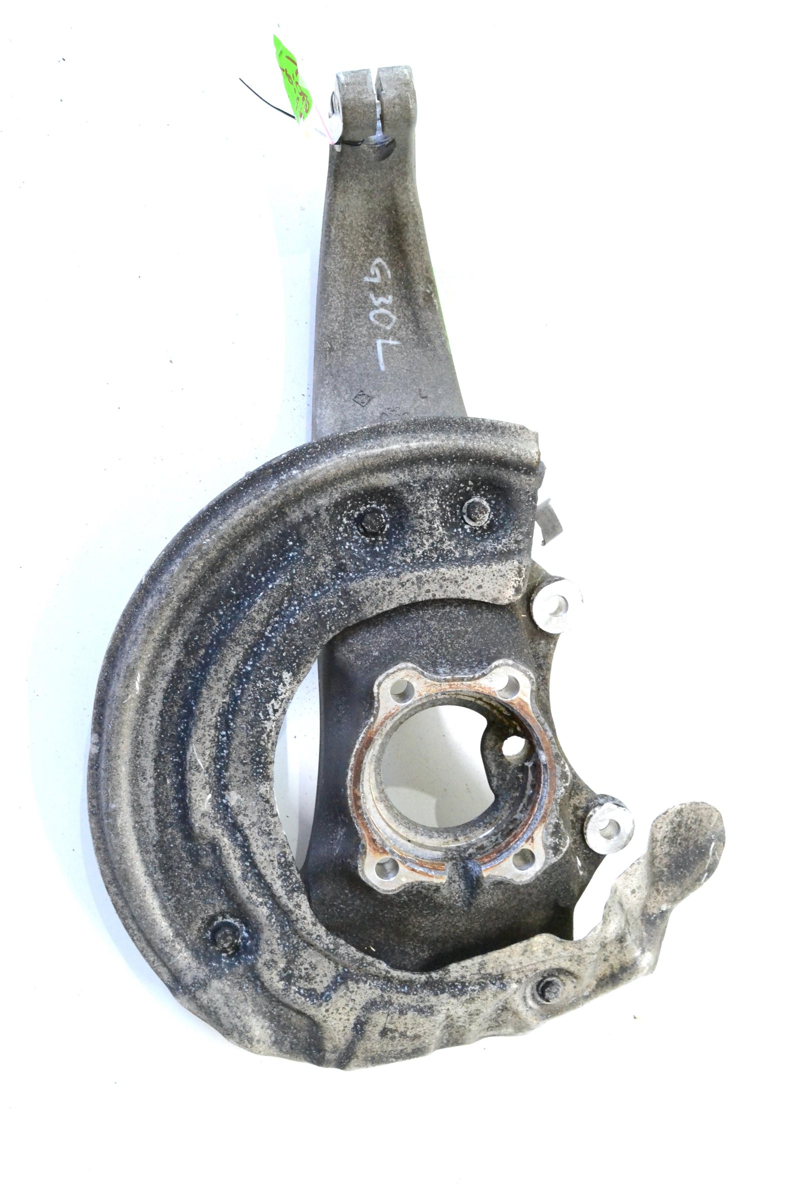 6884381 Цапфа передня ліва bmw G30 G31 G14 G15 G16 2wd