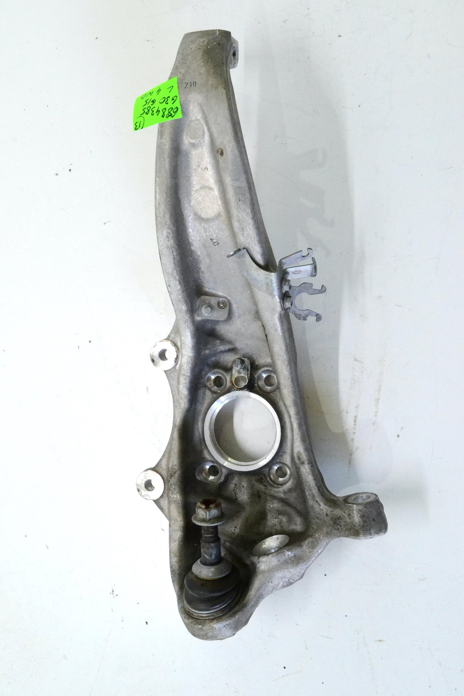 6884385 Цапфа передня ліва bmw G30 G31 G14 G15 G16 4wd