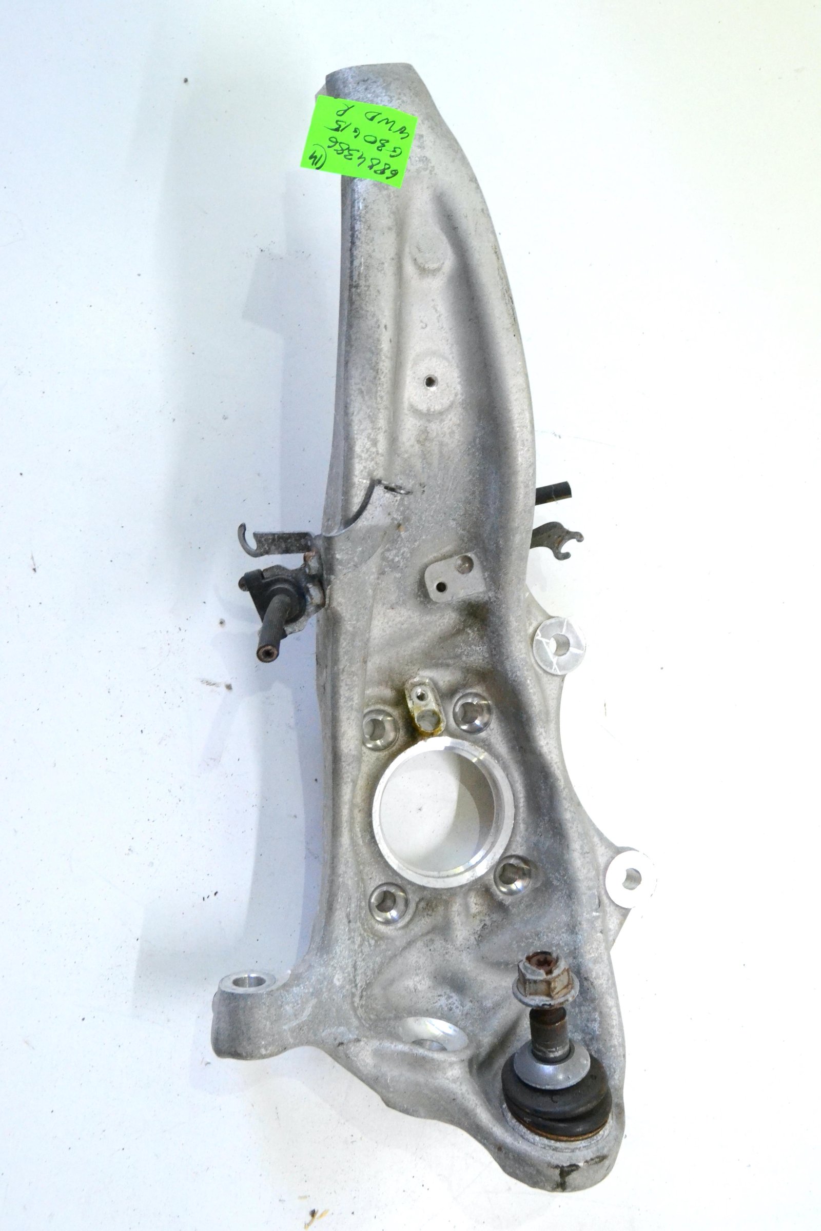 6884386 Цапфа передня права bmw G30 G31 G14 G15 G16 4wd