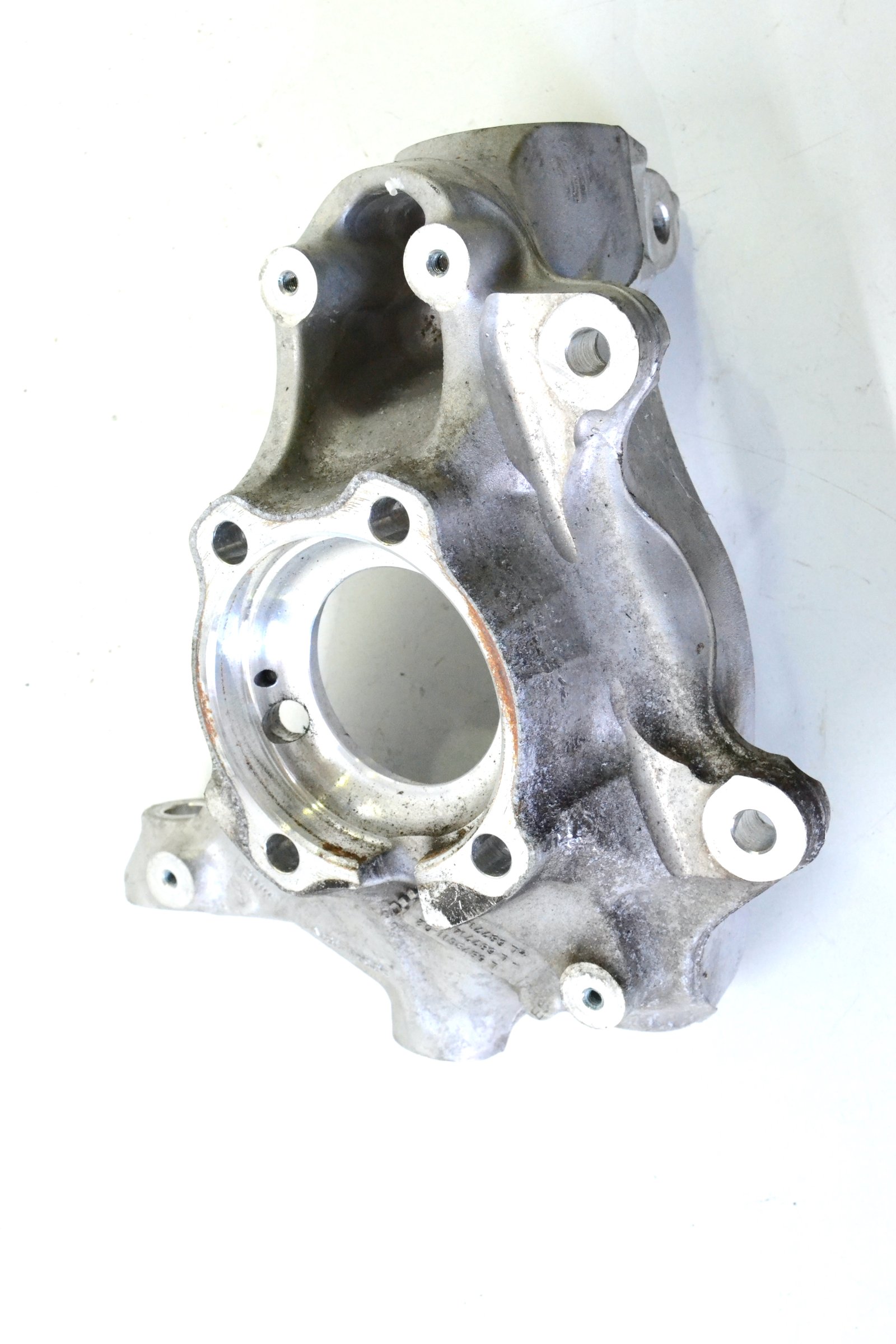 6798260 Цапфа передня права bmw F34 2wd