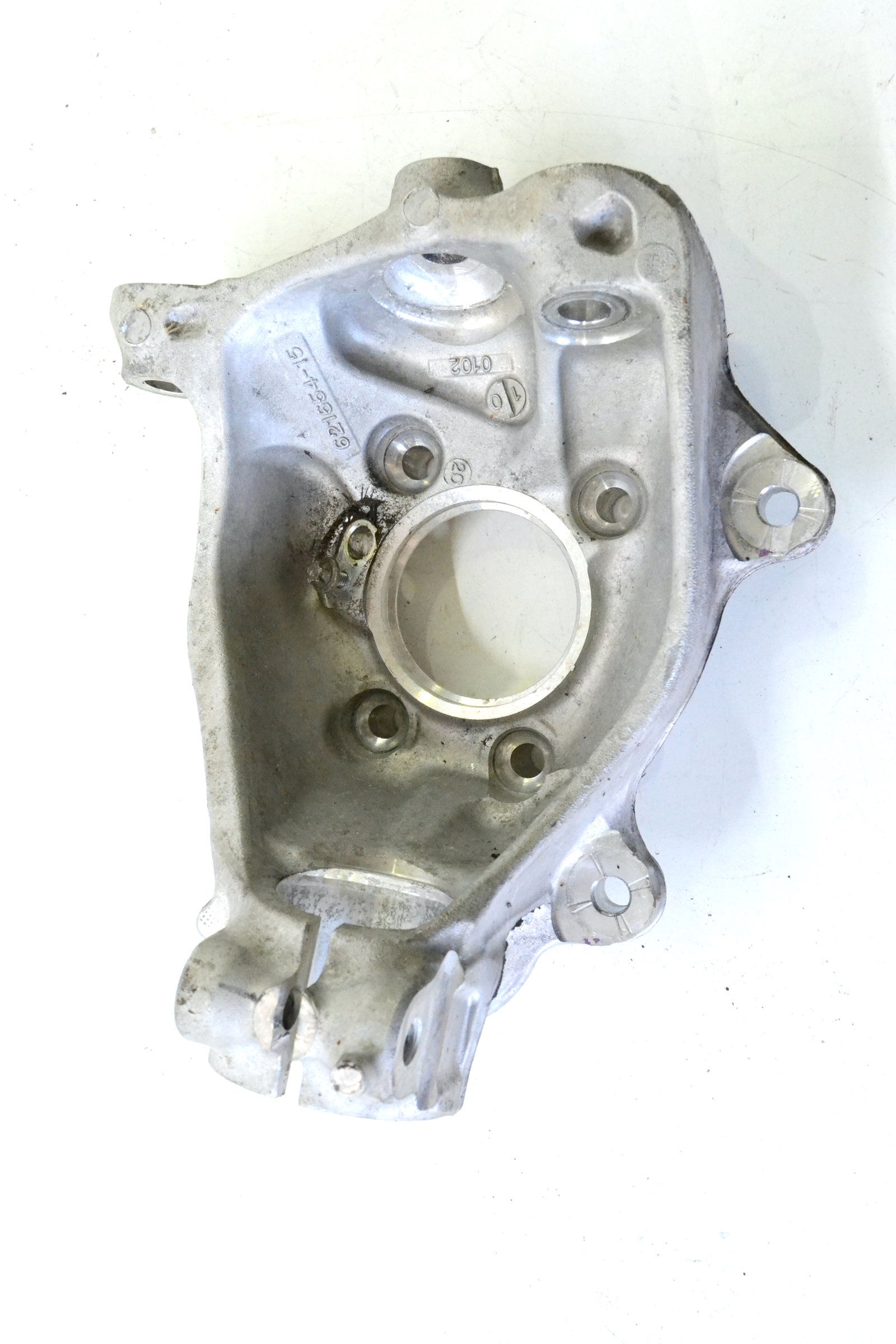 6878611 Цапфа передня ліва bmw G20 G21 4wd