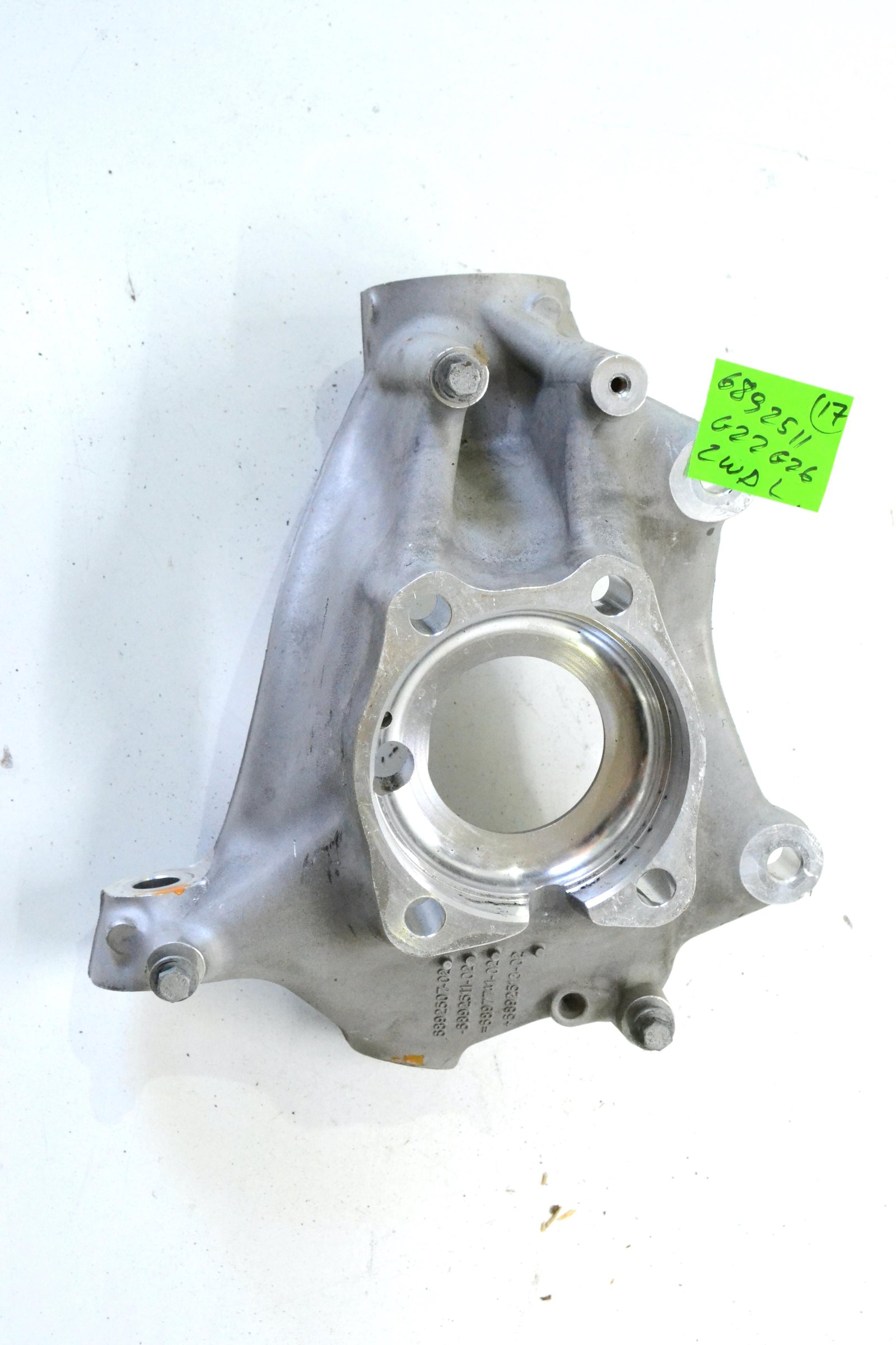 6892511 Цапфа передня ліва bmw G22 G26 2wd