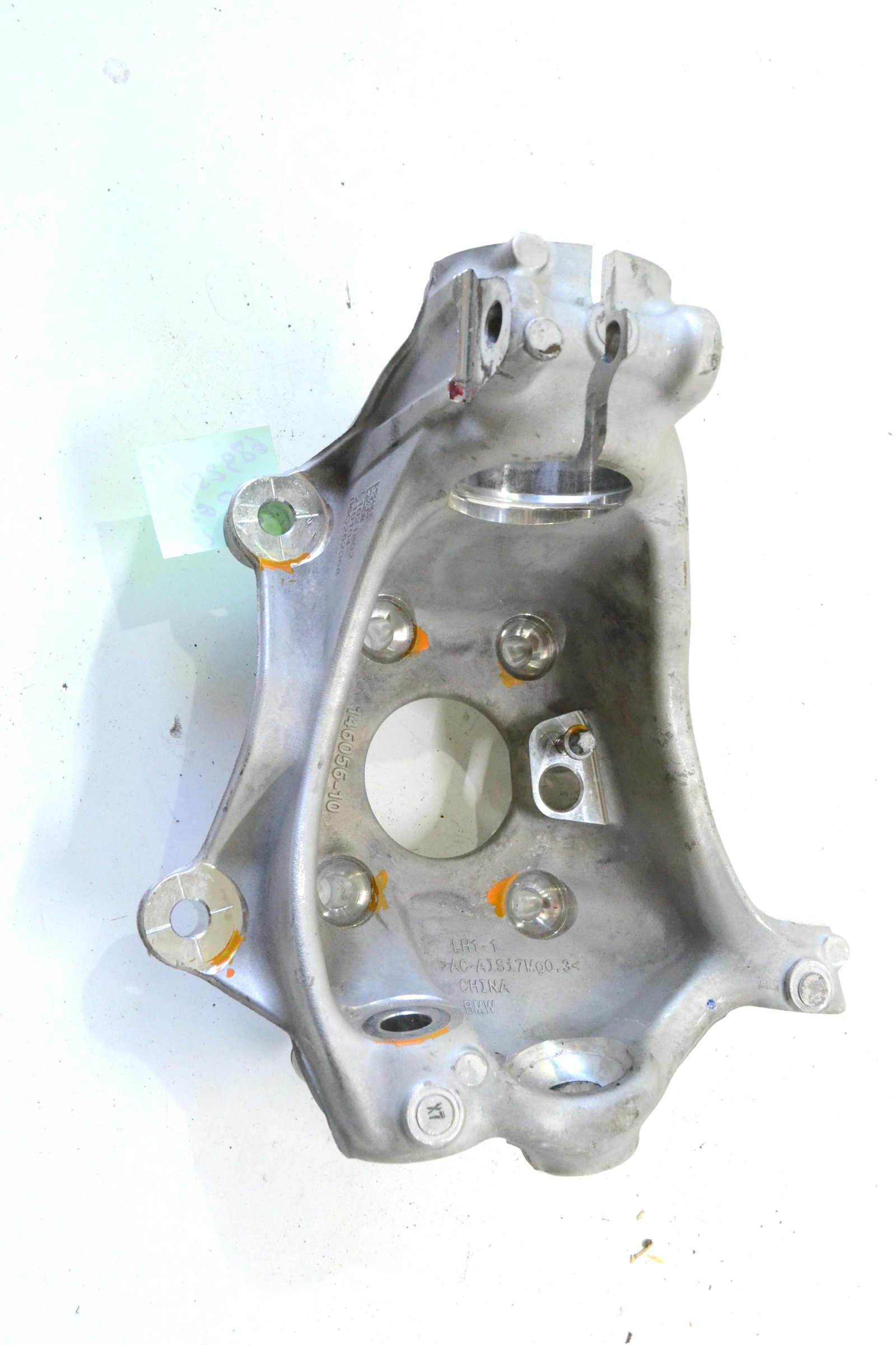 6892511 Цапфа передня ліва bmw G22 G26 2wd