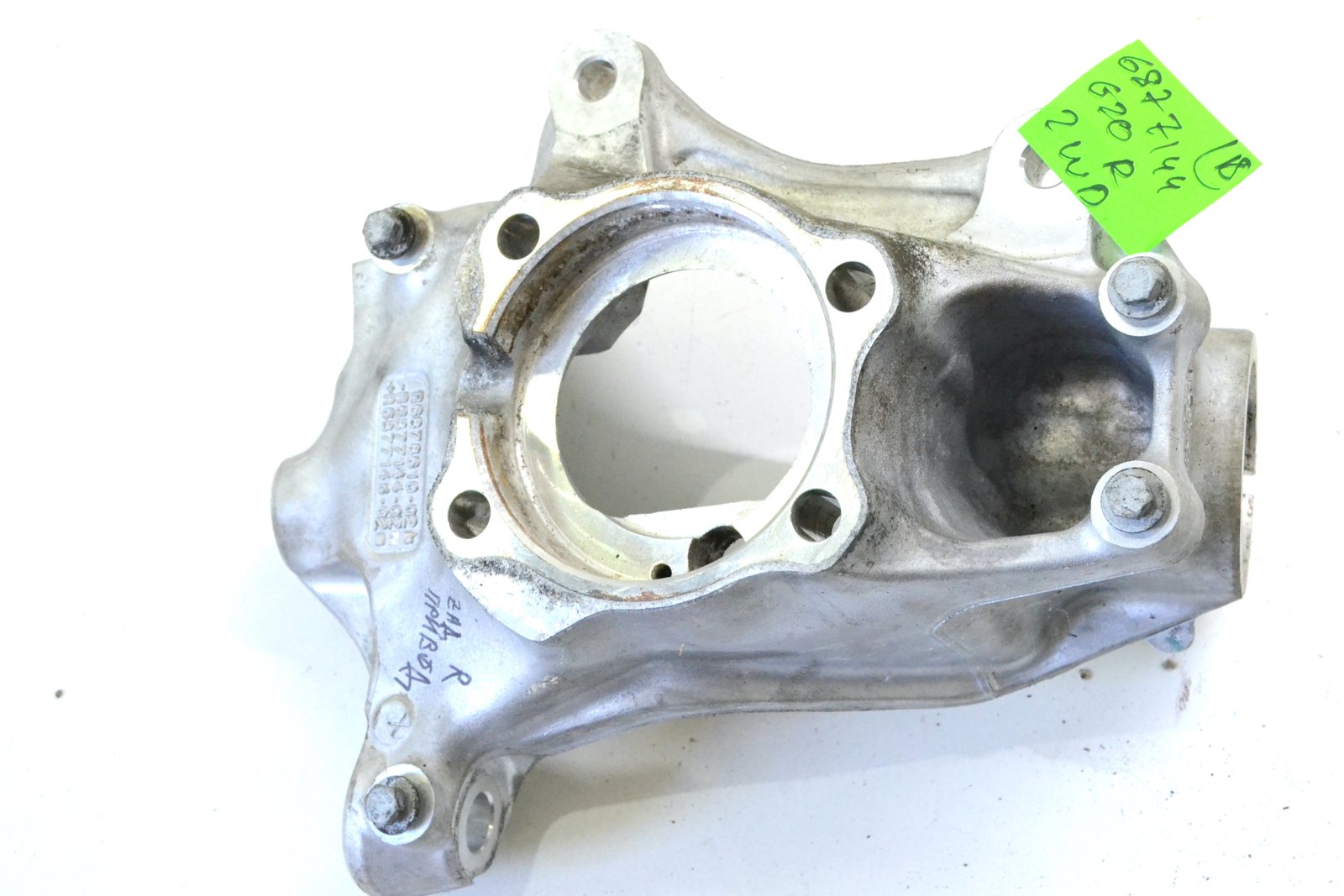 6877144 Цапфа передня права bmw G20 G21 2wd 