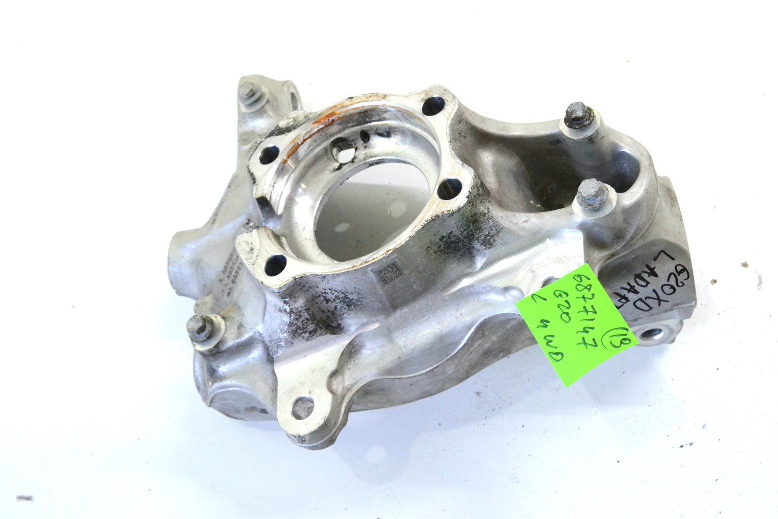 6877147 Цапфа передня ліва bmw G20 G21 4wd