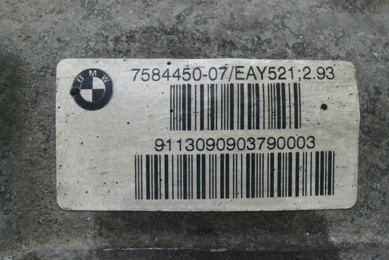 7584450 Редуктор задній bmw F10 F11 F01 F02 (2:93)