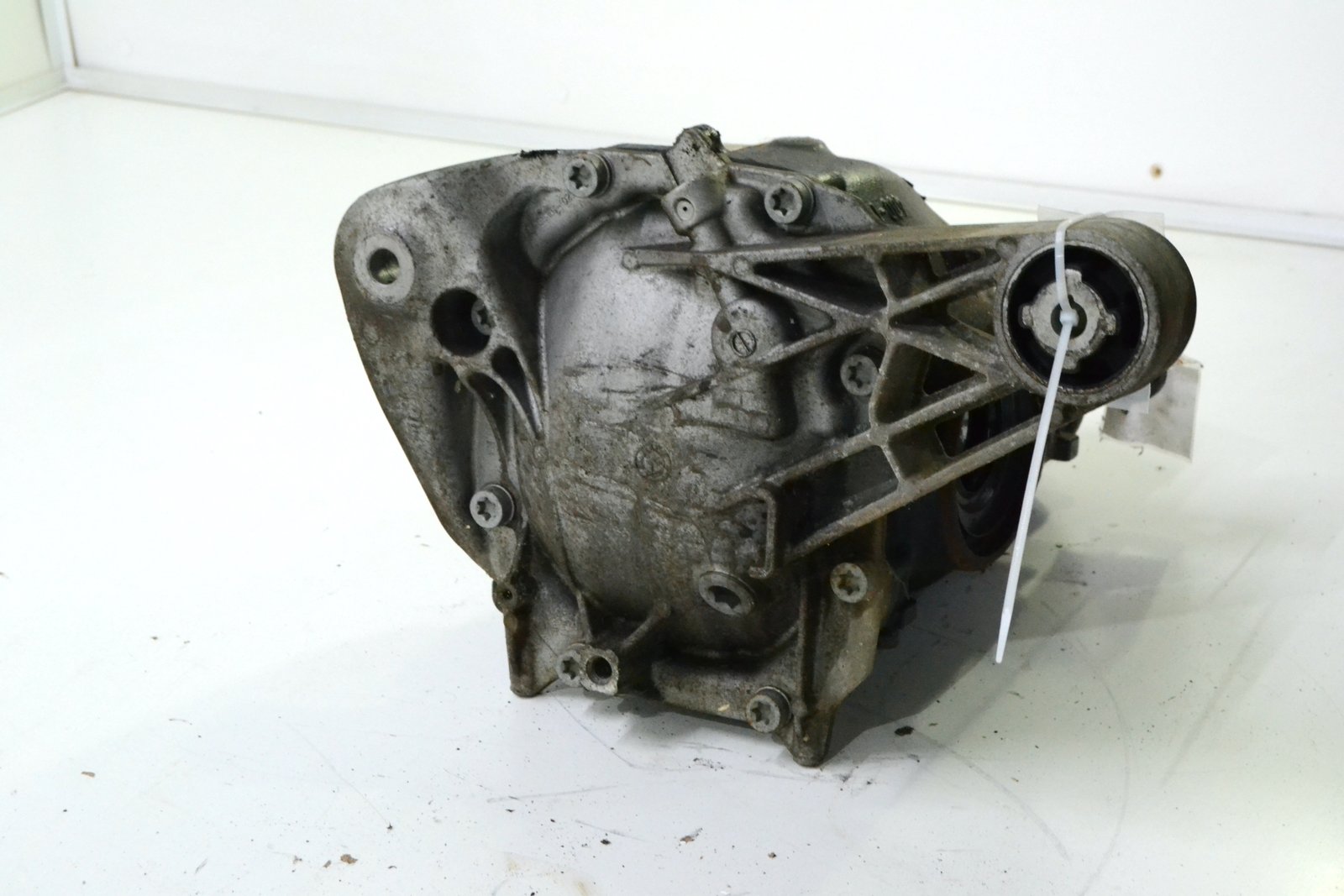 9454734 9425845 Редуктор задній bmw G05 G06 (2:93) b57