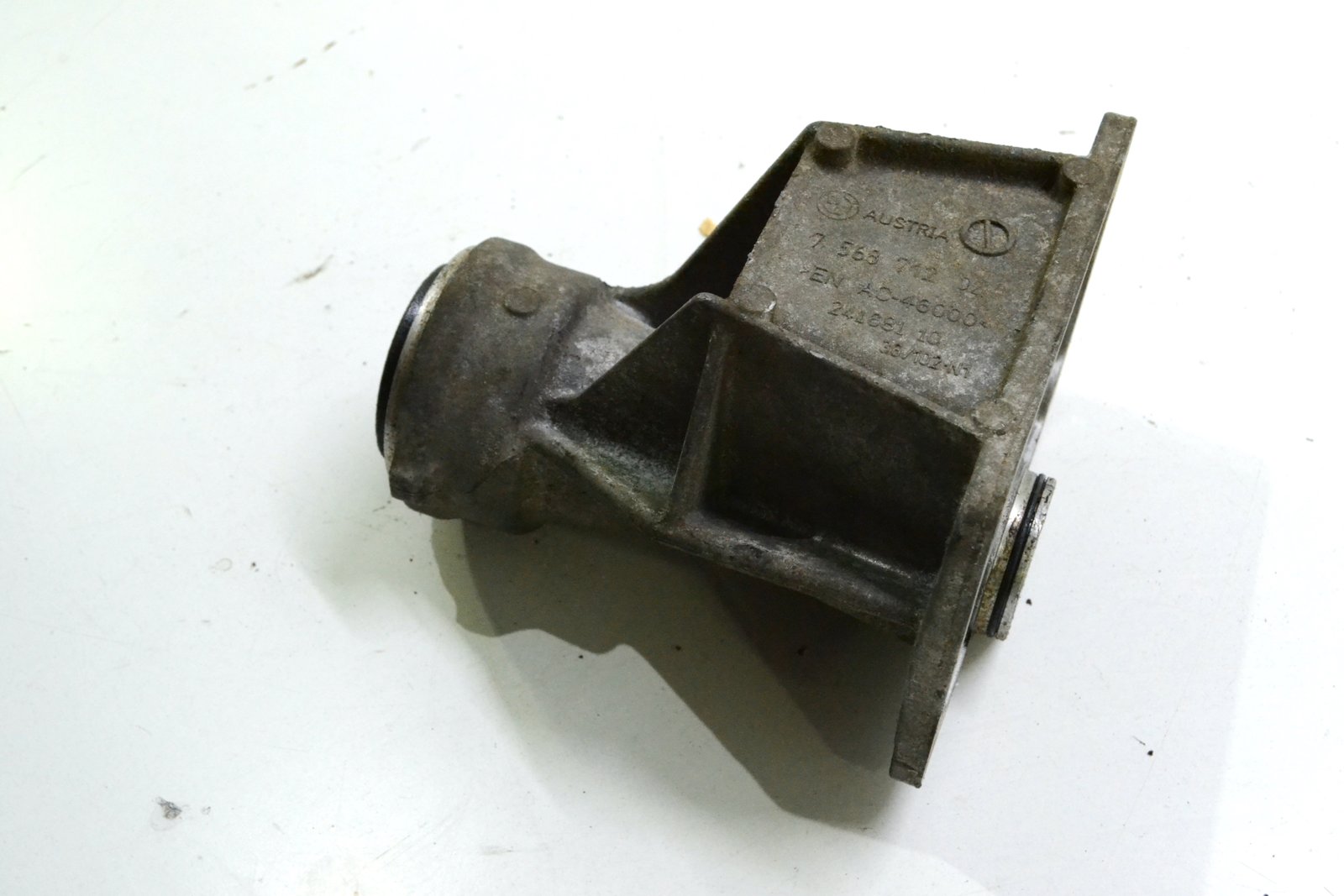 7568712 7568711 Опора піввісі bmw F15 F16 n55