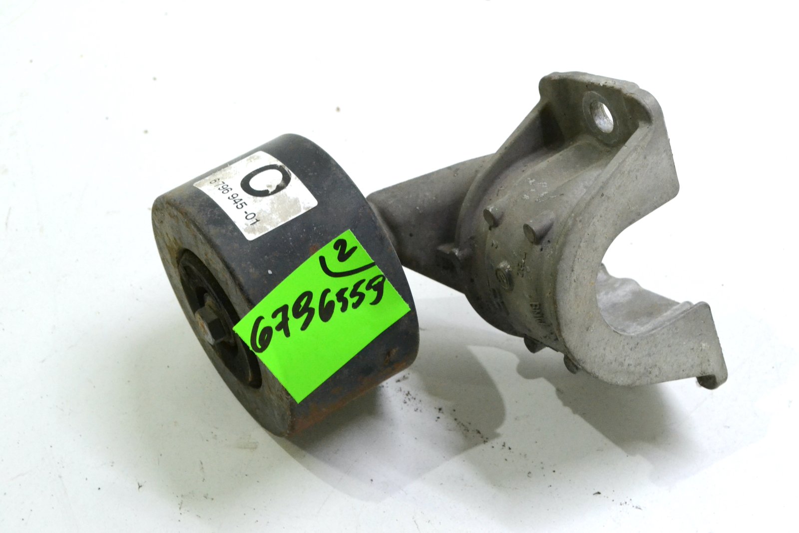 6796559 6796945 Кронштейн bmw F01 F07 F10